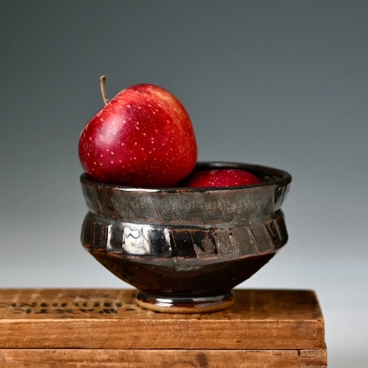 Bowls, plates&hellip; and cutting boards from my spouse.
Restock this Sat. noon eastern. 
Link in bio.
.
.
#functionalpottery #kitchenware #bowl #snackplate #hardwoodcuttingboards #madeinmassachusetts #westernmassmakers
