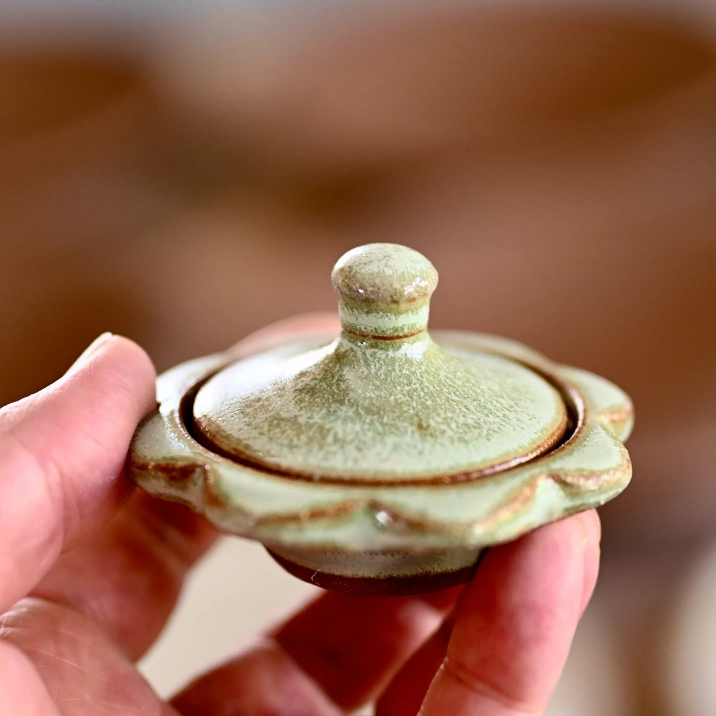 Little things. 
&hellip;
#saltcellar #ringbox #spicejar #madeinmassachusetts #asparagusvalleypotterytrail