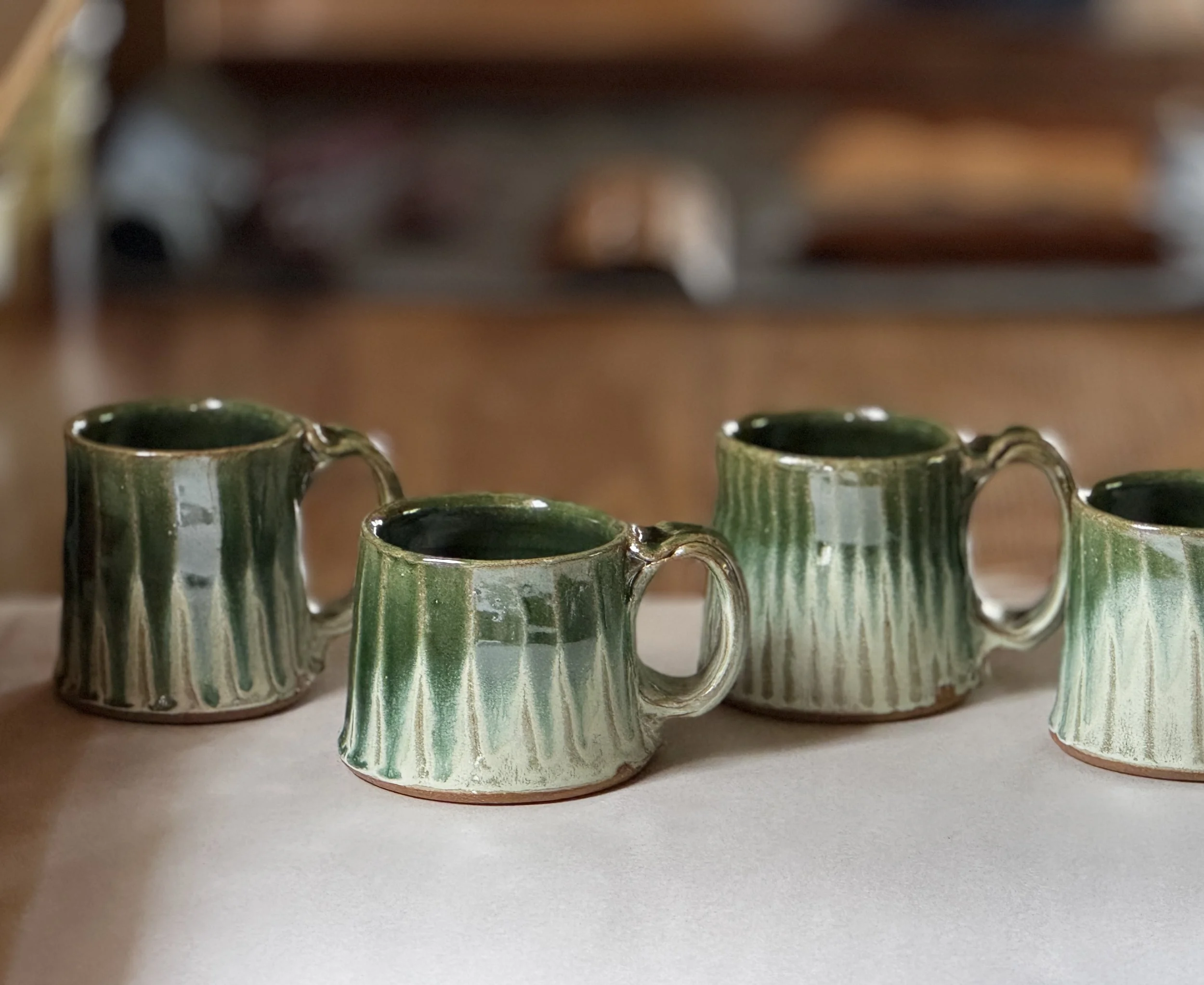 Mugs with green vertical facets