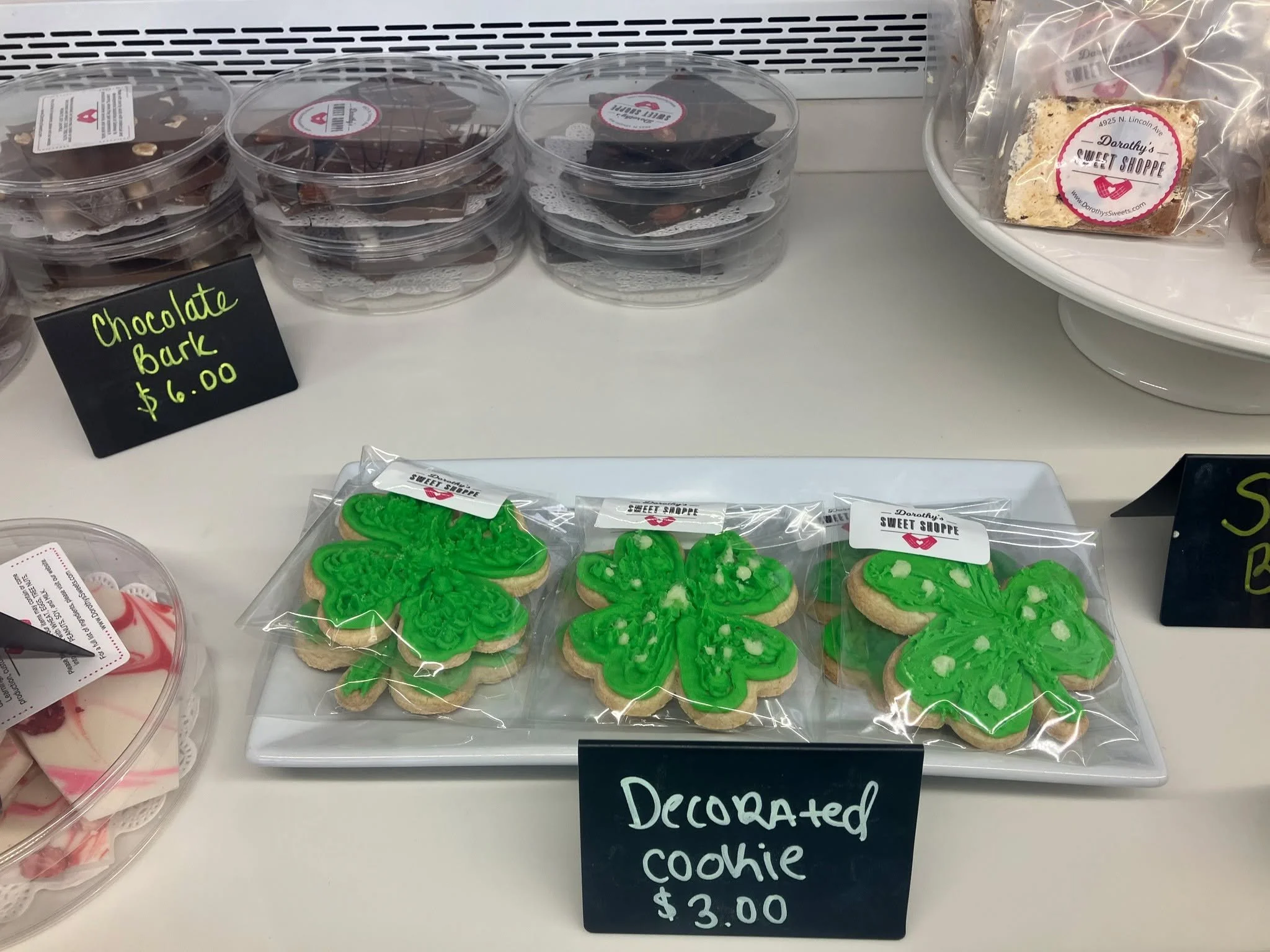 ☘️💚When you're in the Emerald City, you need to treat yourself accordingly! Stop by Dorothy's for all your St. Patrick's Day needs. We have shamrock cookies, green chocolates, mint lattes, and mini loaves of Irish soda bread. Come on in!🍀💚