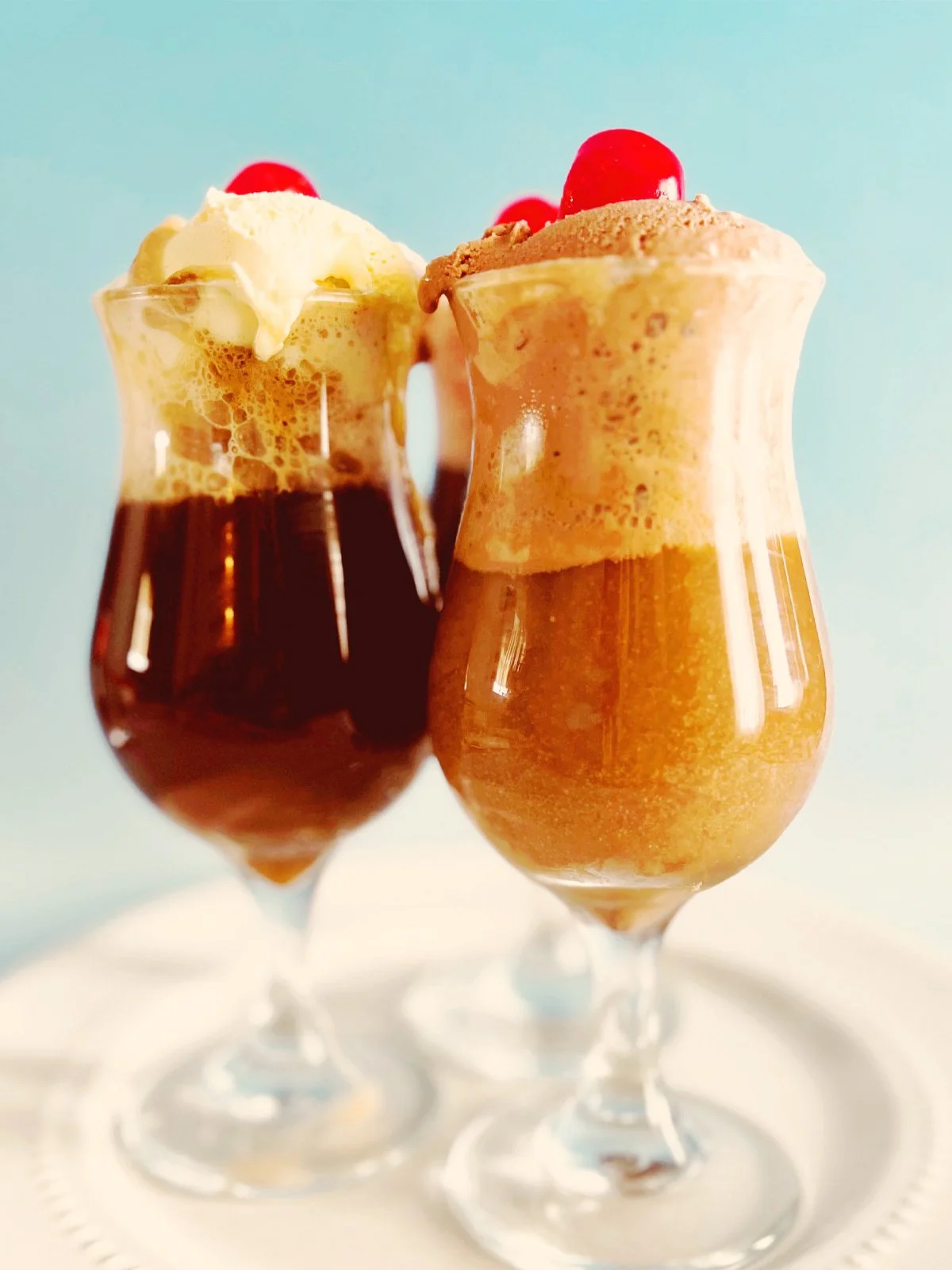 chocolate vanilla cola floats