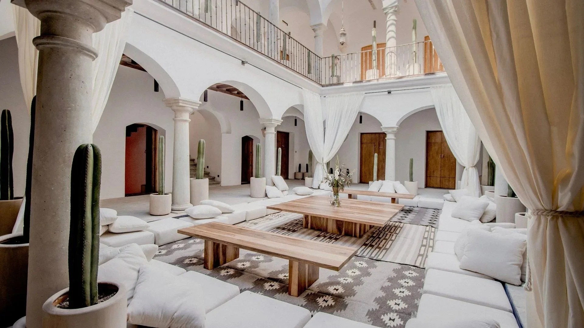 Hotel Sin Nombre