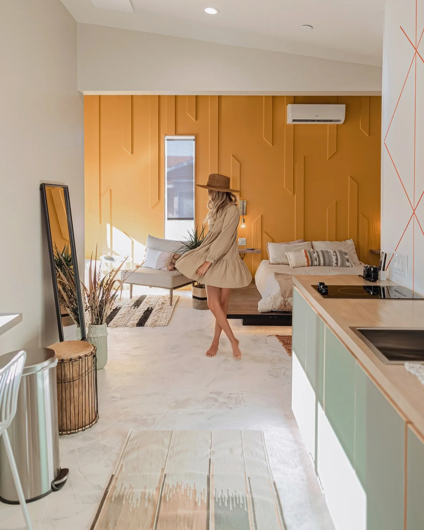 never afraid to have some fun with bold colors. as long as it’s applied in the right setting, it’s never a bad idea ✨ @courticamp makes our space look like a dream
•
•
•
#designbuild #designbuildrepeat #studio_collab #joshu