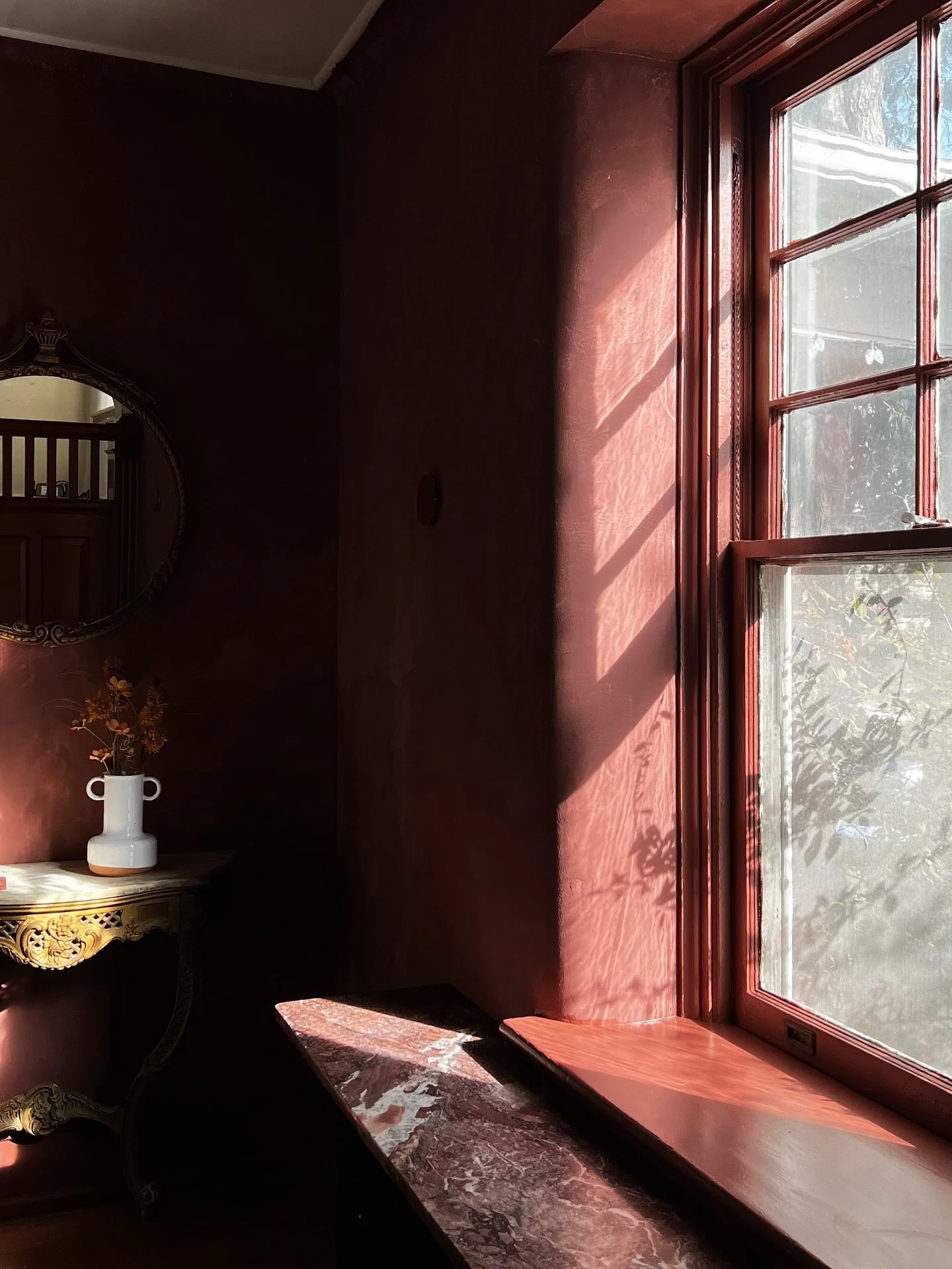 first impression, make it count 💁🏻&zwj;♀️
∘
∘
∘
#studio_collab #designbuild #designandbuild #designbuilder #designbuildfirm #foyerdesign #entrydesign #entrywaydesign #plasterwalls #victorianhome #philadelphiahomes #boutiquehouse #boutiquehomes #elk