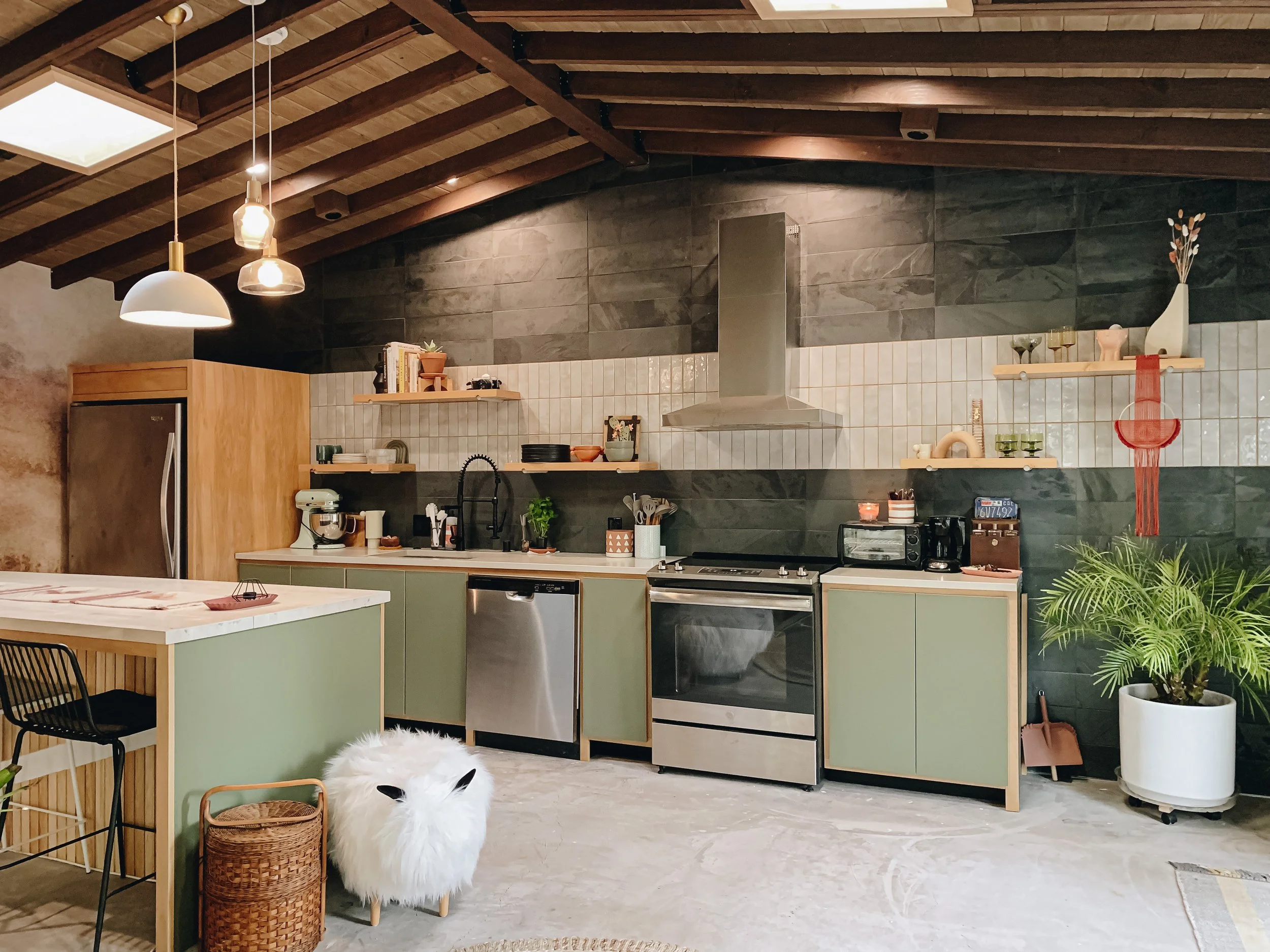 modern interior design of large kitchen with earthy materials by design build studio in joshua tree california for vacation home design