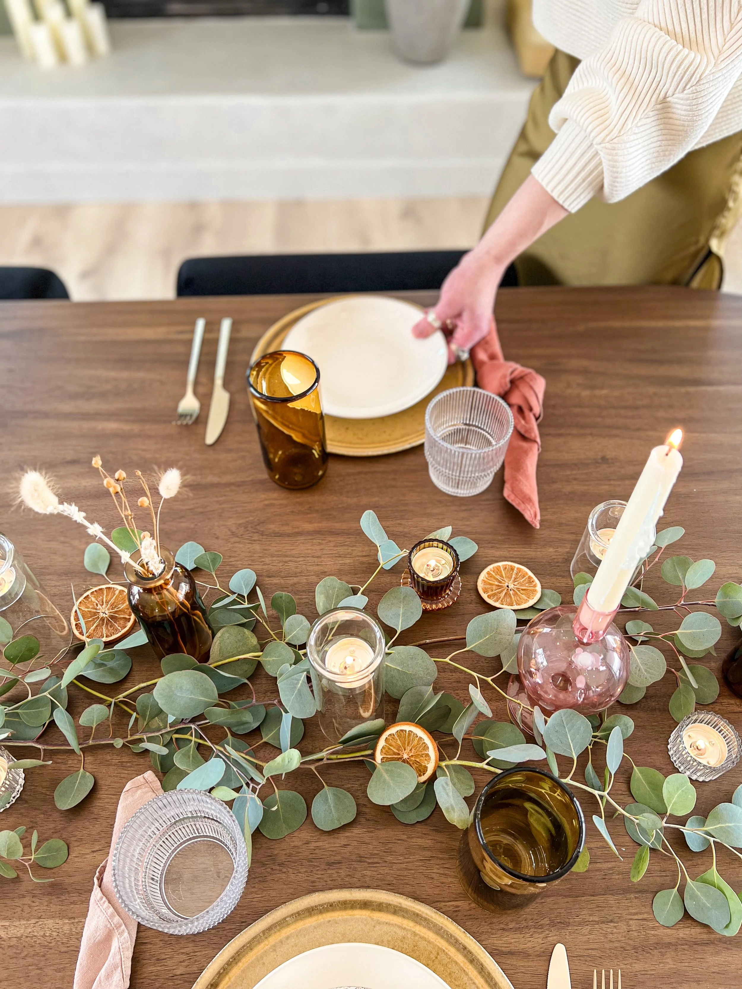 interior design and styling of dining room table by design build studio in joshua tree california for vacation home design