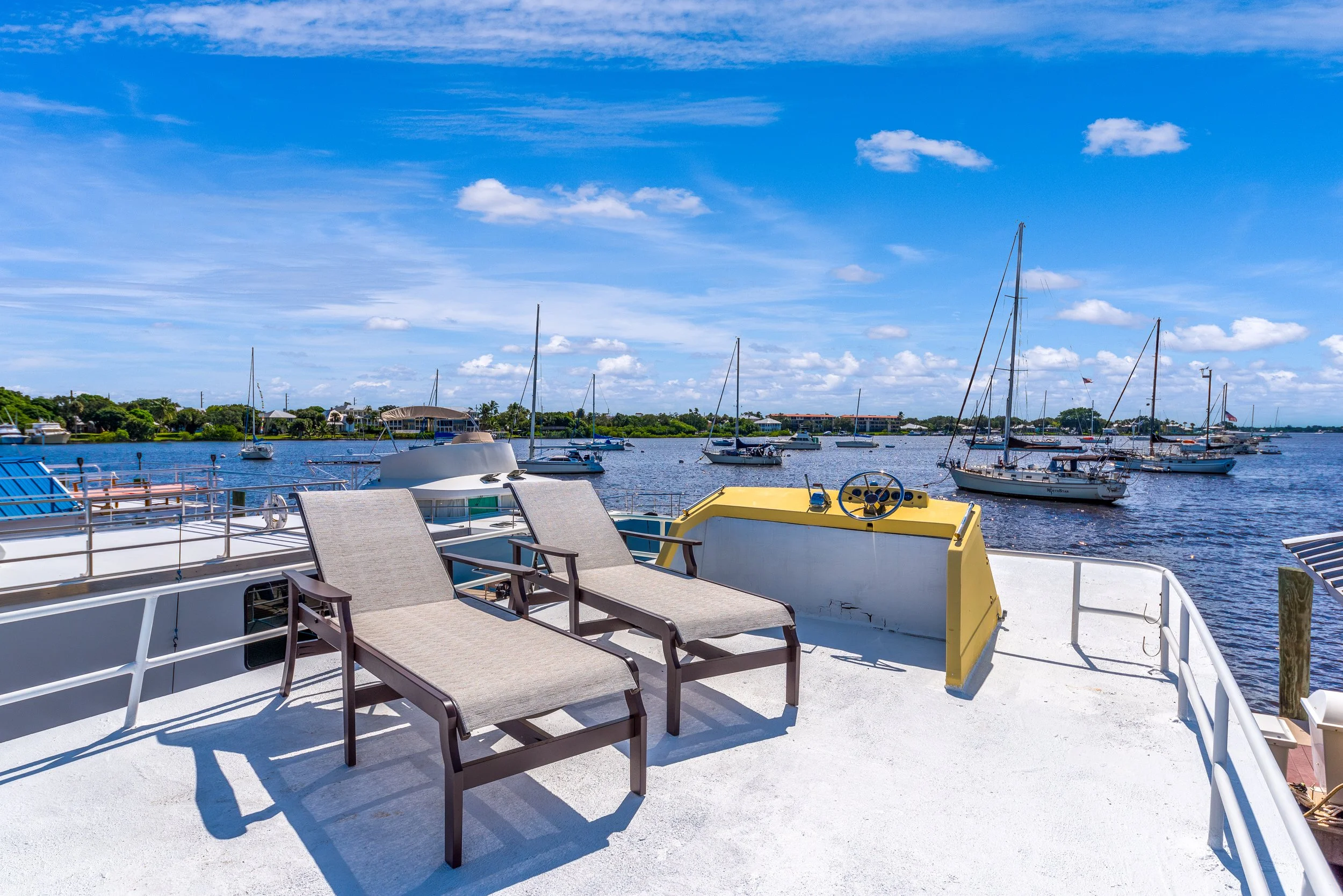 CLASSIC HOUSEBOAT — Stuart Houseboat Rentals