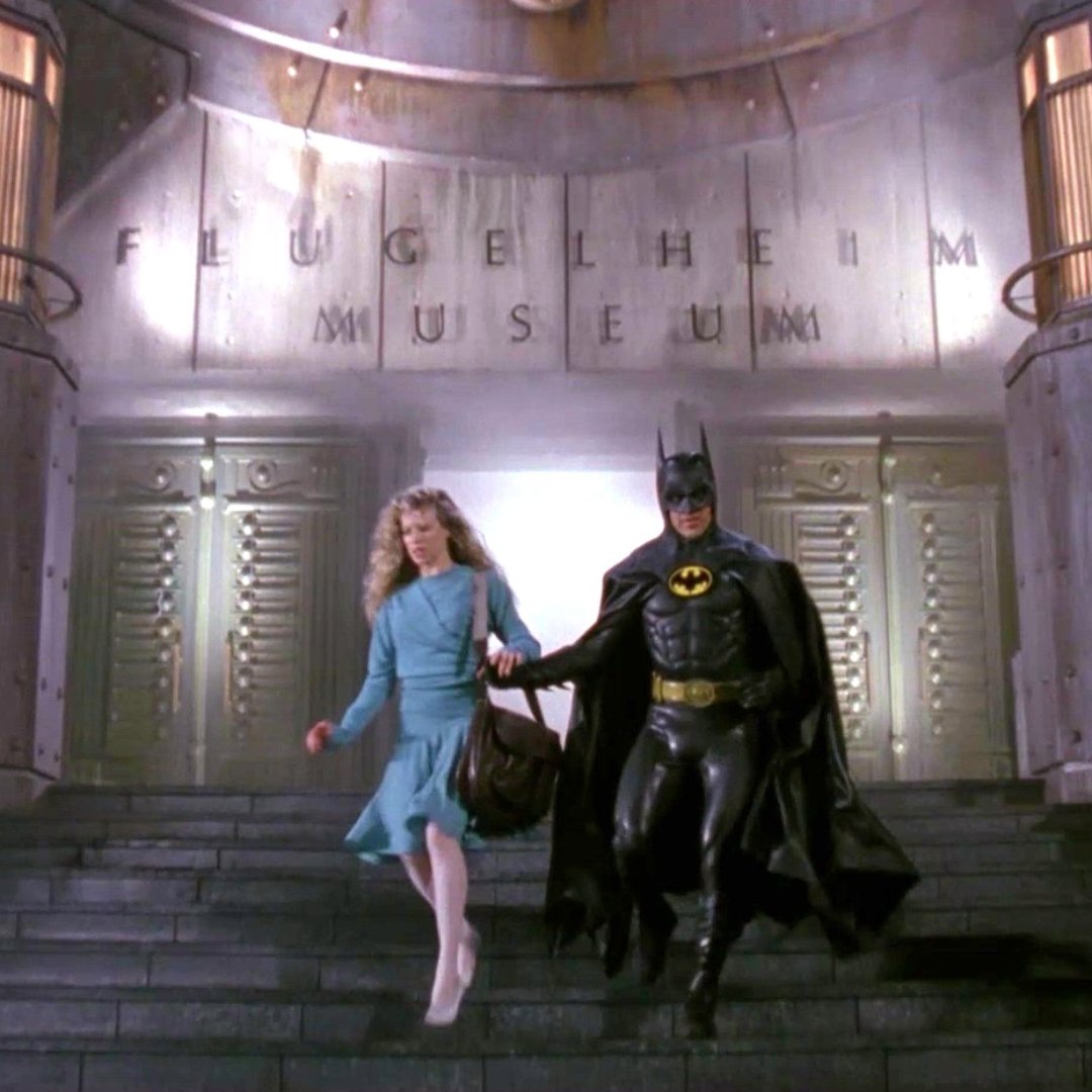 🎨🔍 Explore the unique charm of the 1989 Batman film! Directed by Tim Burton, this cinematic masterpiece introduced fans to a Gotham City that was as Gothic as it was mesmerizing. 🦇🎥 Practical effects, atmospheric sets, and a haunting score by Dan