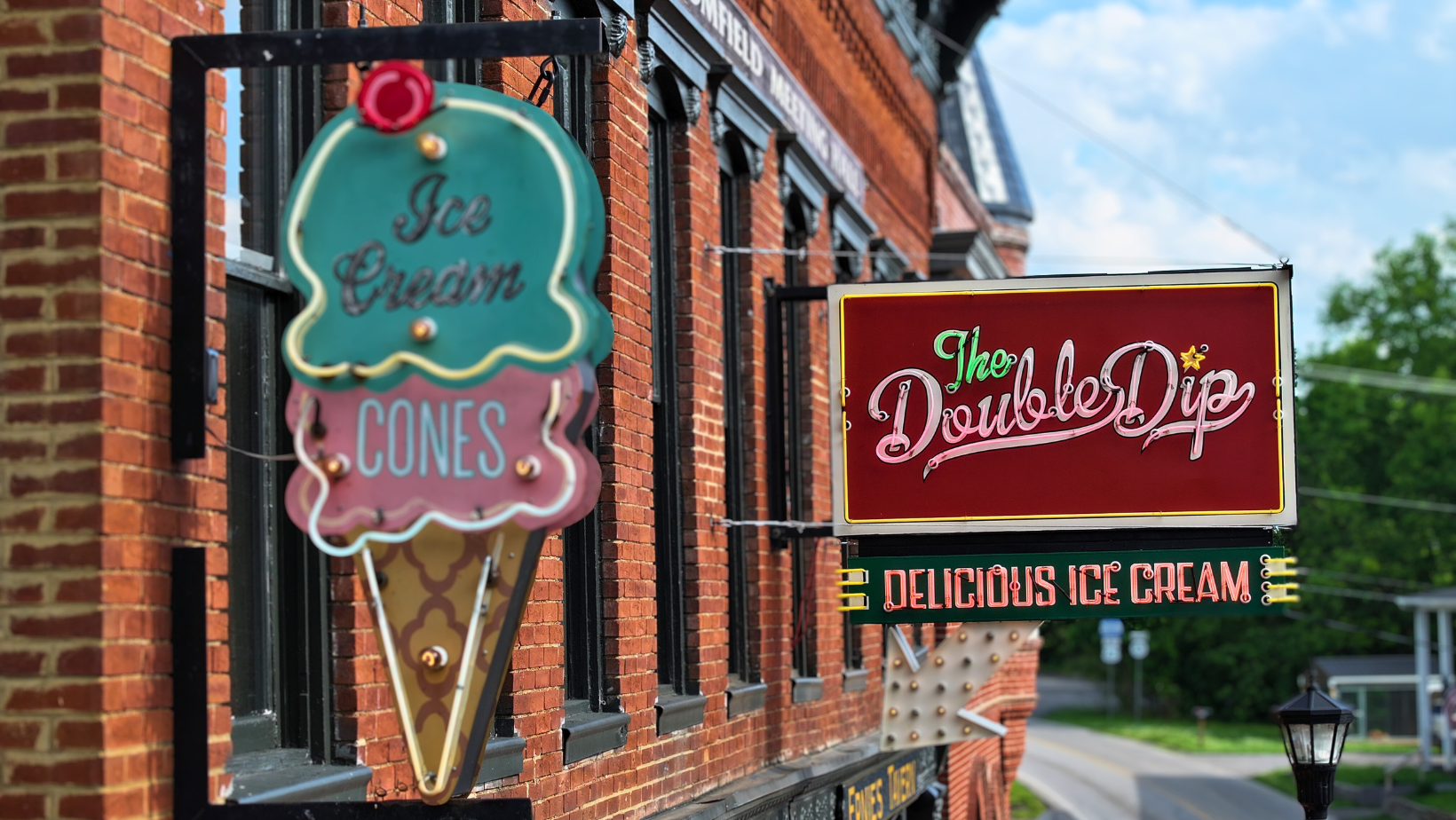 The Double Dip Soda Fountain: Retro-inspired brand identity and website celebrating Kentucky nostalgia and family experiences.