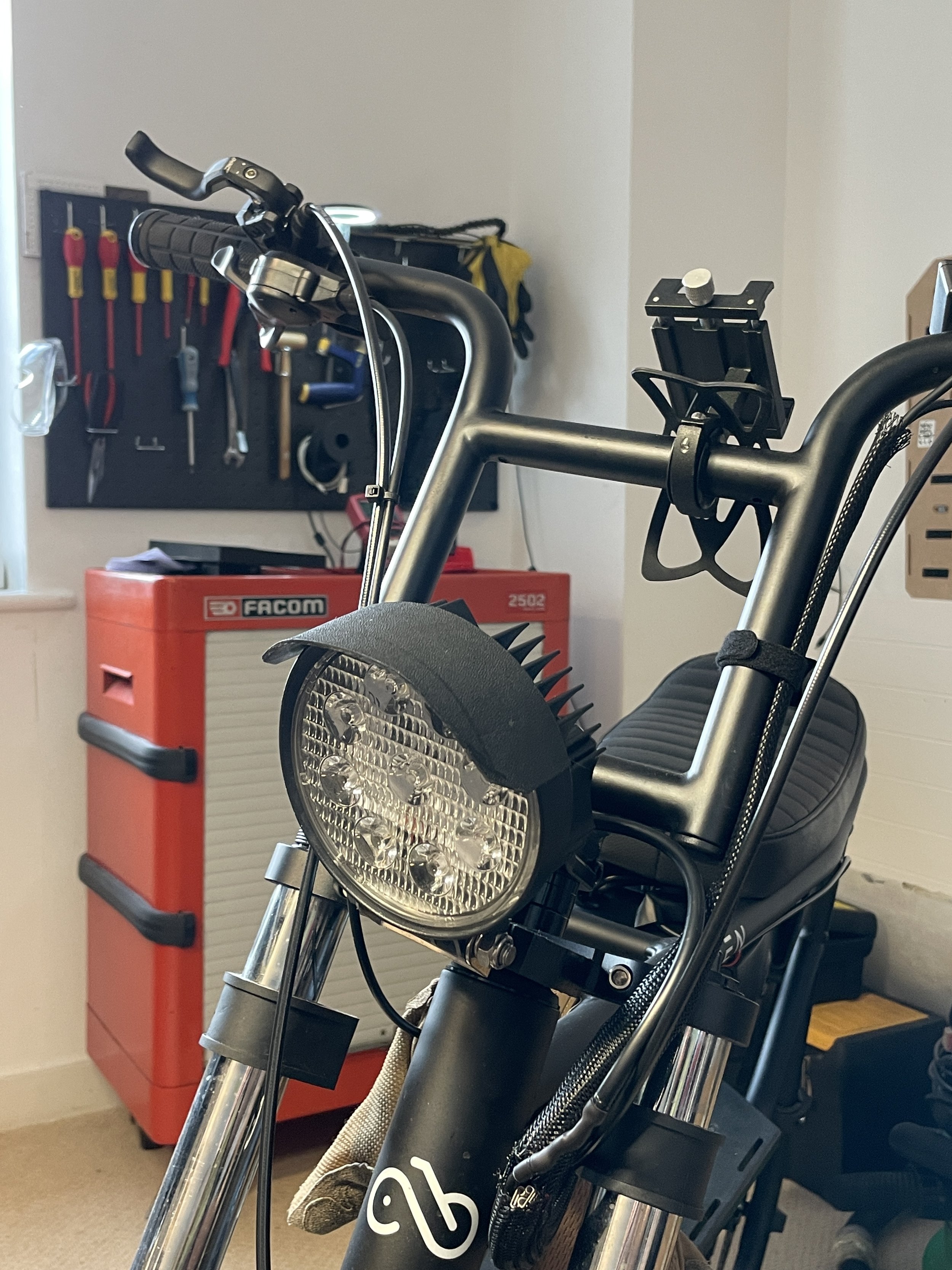 MODUS HEADLIGHT & BEAM SHROUD