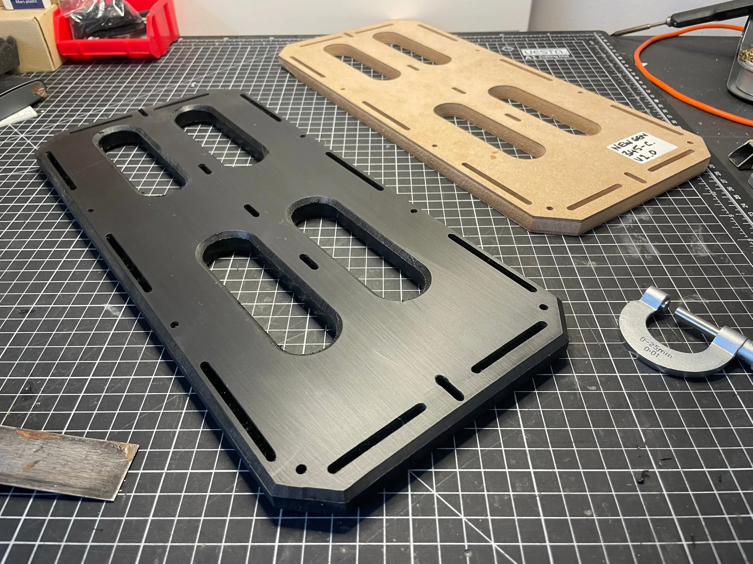 POLYMER SKELETONISED CARGO RACK 