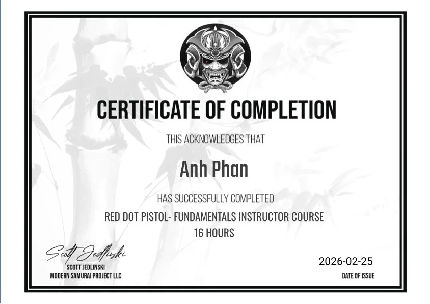 Chứng  chỉ giảng viên về Red Dot cho súng ngắn của Phan Anh do Modern Samurai Project cấp.