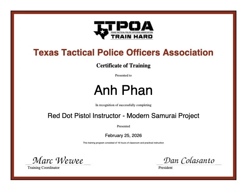 Chứng  chỉ giảng viên về Red Dot cho súng ngắn của Phan Anh do TTPOA cấp.