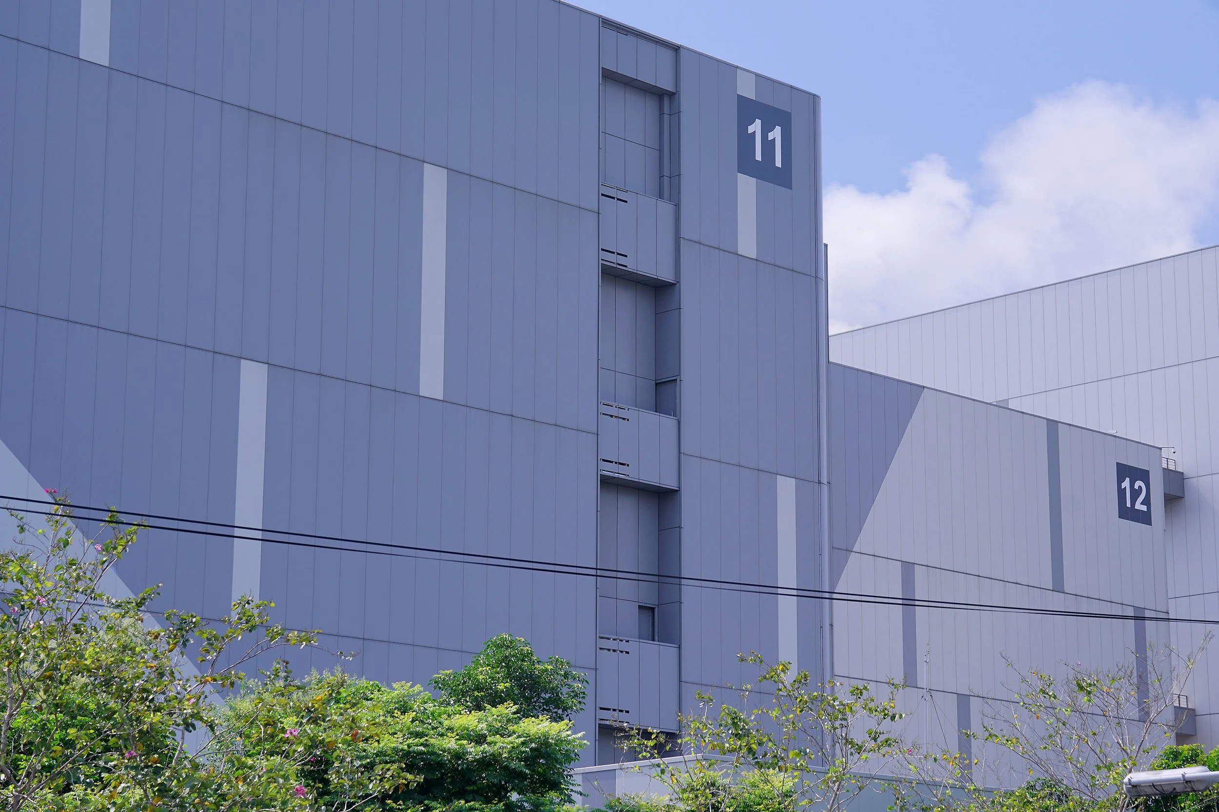 台積電 AP6A 十一號與十二號廠房金屬外牆立面