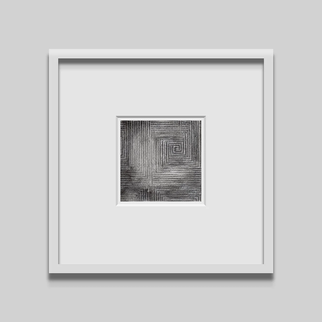 Dibujo abstracto en espiral enmarcado, colores gris y blanco, con líneas entrelazadas en un patrón geométrico.