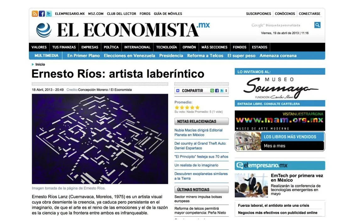 Captura de pantalla del sitio web de El Economista, con una noticia sobre Ernesto Ríos, artista visual, y una imagen abstracta que parece un laberinto en colores oscuros.