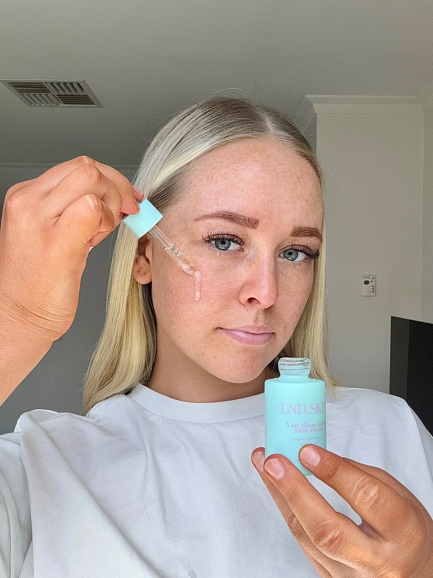 The You Glow Girl Skin Drink just dropped her skincare secrets 🤫 Here&rsquo;s how to actually use our best-seller drink so you get that ✨glow from within✨

🧼 Step 1: Cleanse (double cleanse if wearing makeup!)
💦 Step 2: While your skin is still da