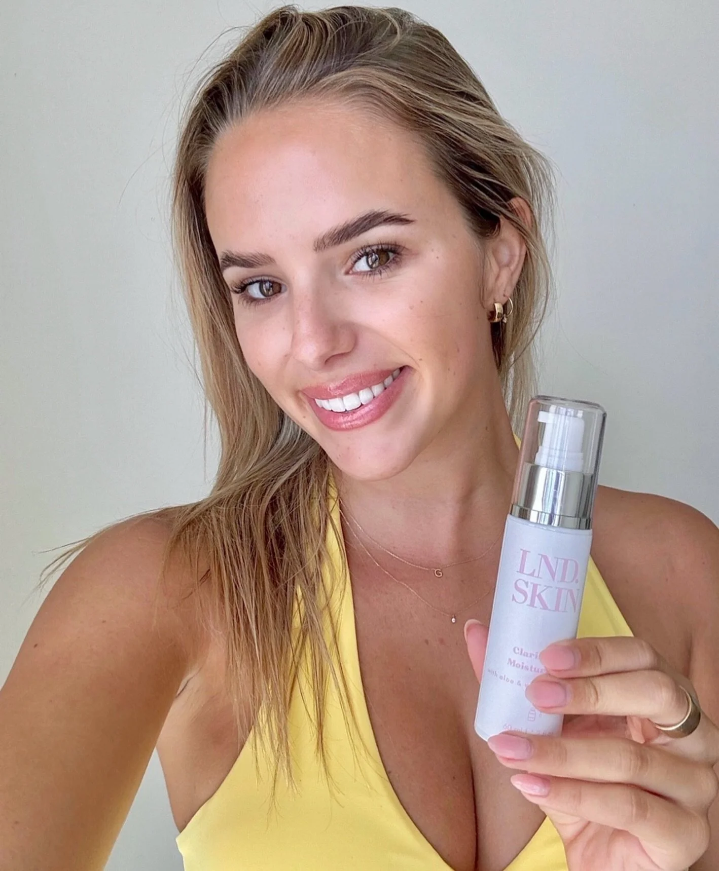 Moisturise, nourish, repeat 💕 Aloe, antioxidants and all the good plant stuff = the acne-prone girls magic in a bottle 🌿✨