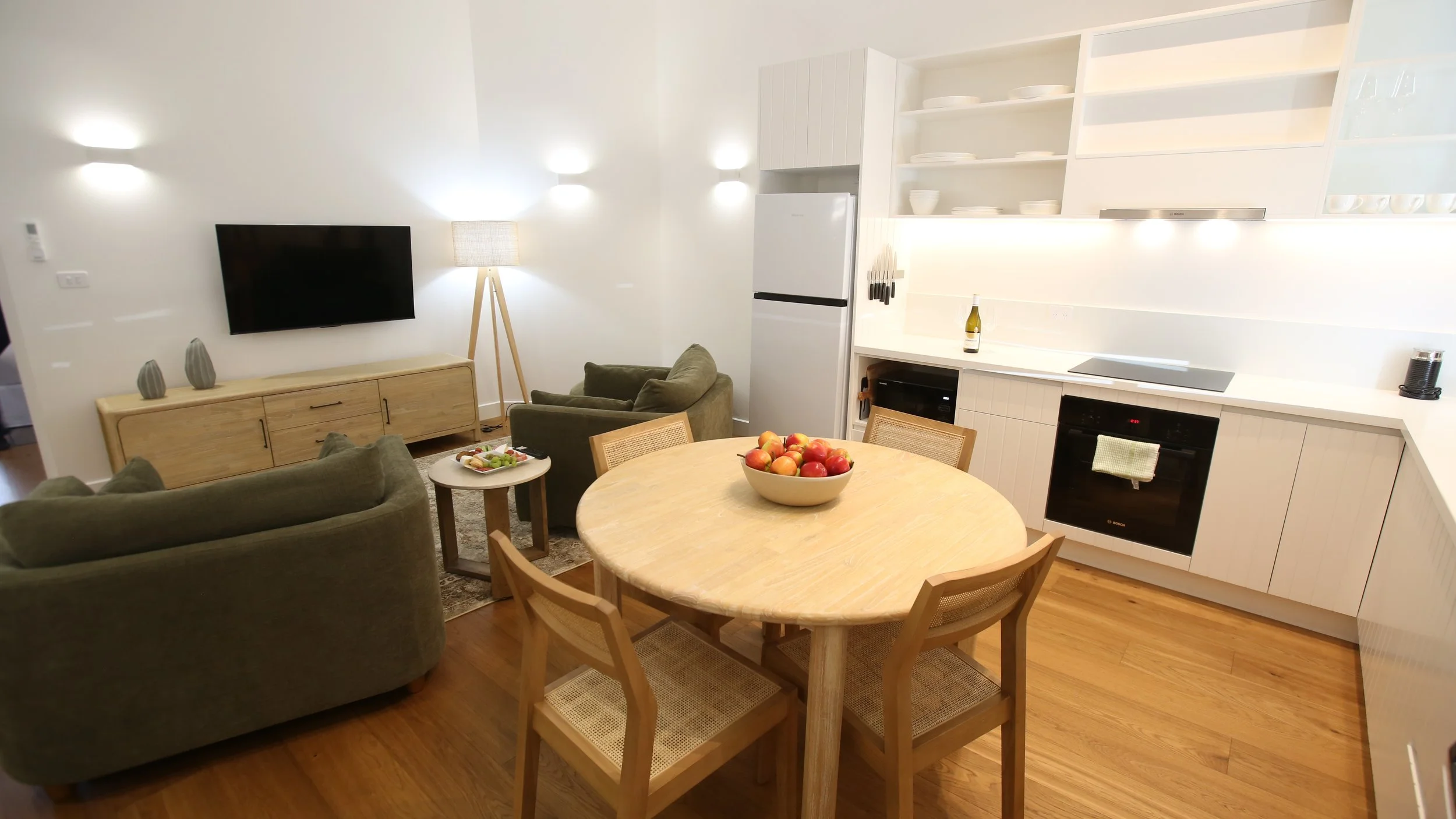 Lounge Kitchen C.JPG