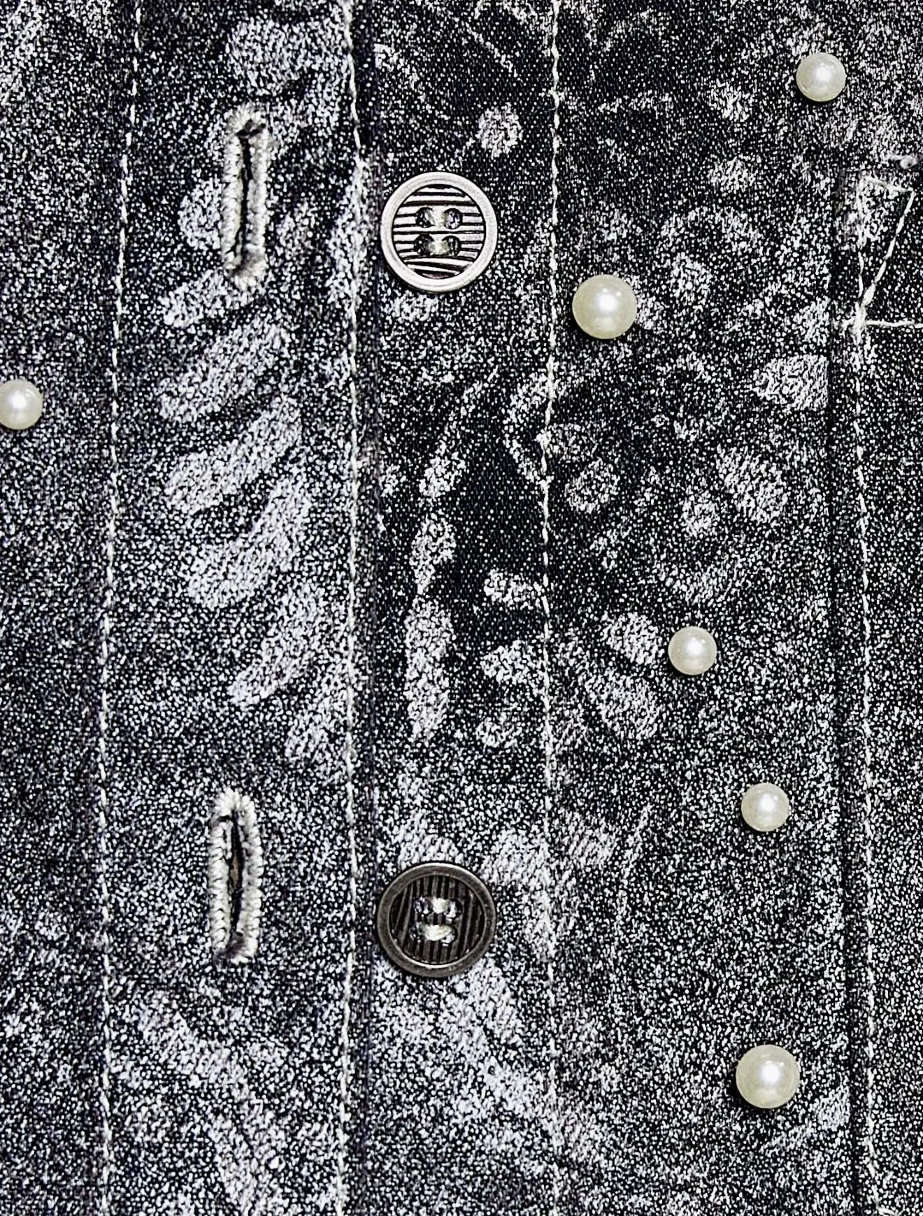 POL - BLACK PAISLEY Casual Pearl Embellished Woven Washed Raw Hem Slim Fit Top