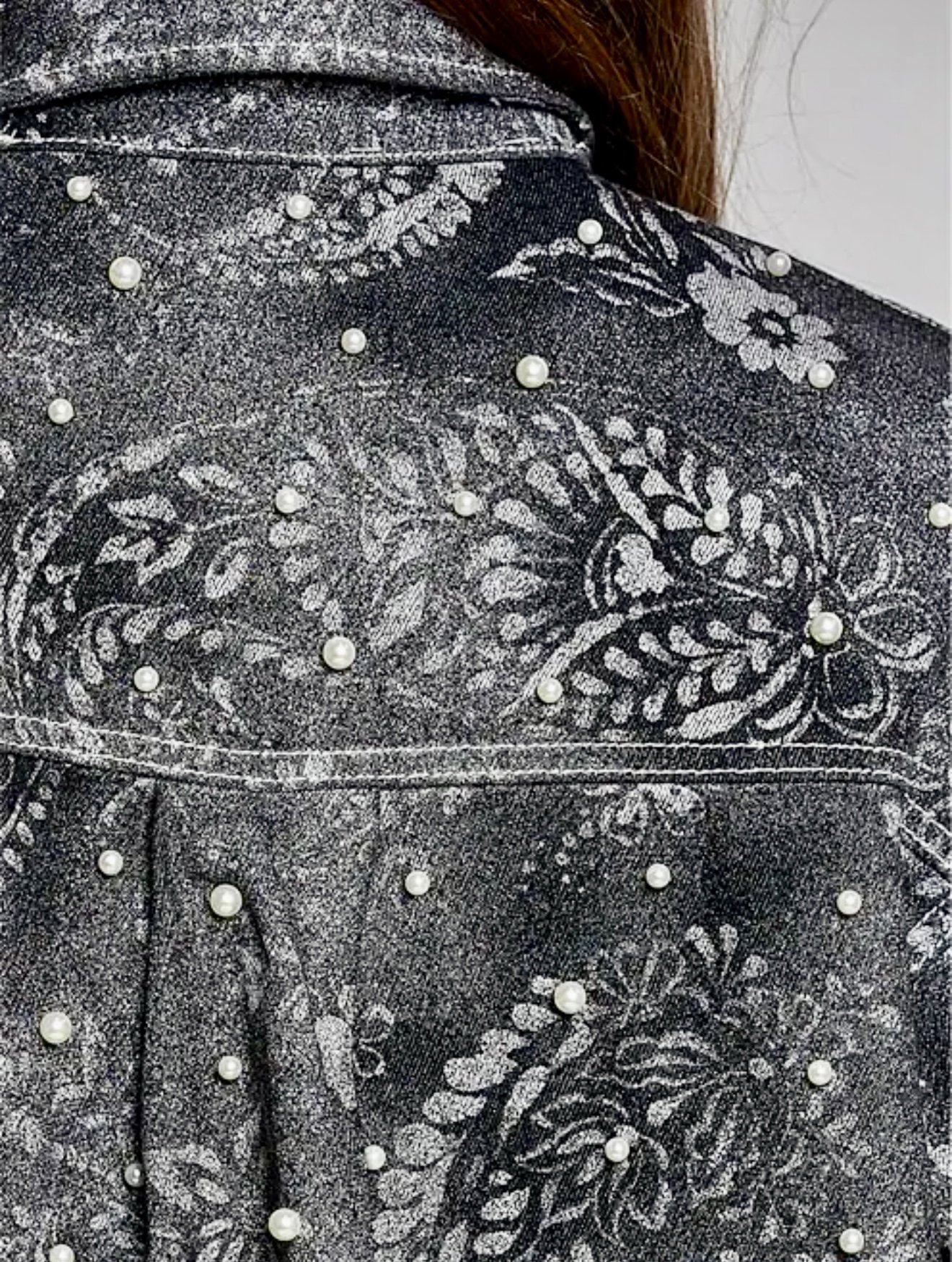 POL - BLACK PAISLEY Casual Pearl Embellished Woven Washed Raw Hem Slim Fit Top