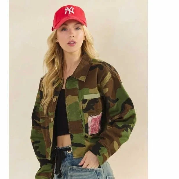 Veveret - Camo Floral Utility Jacket