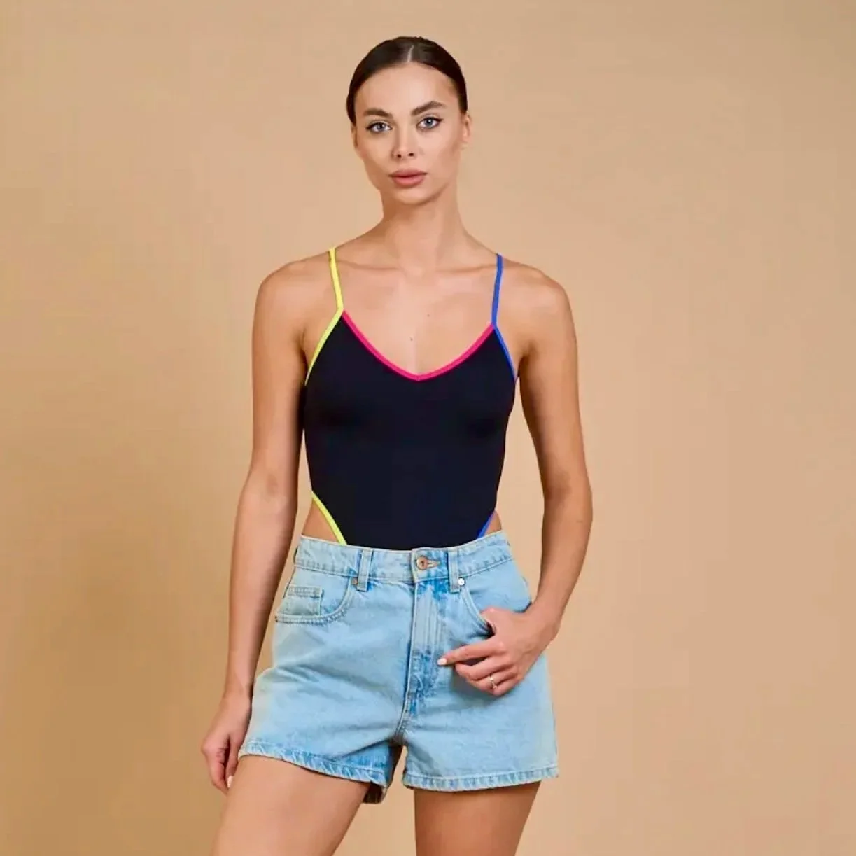 Anwnd - Contrast Straps Bodysuit