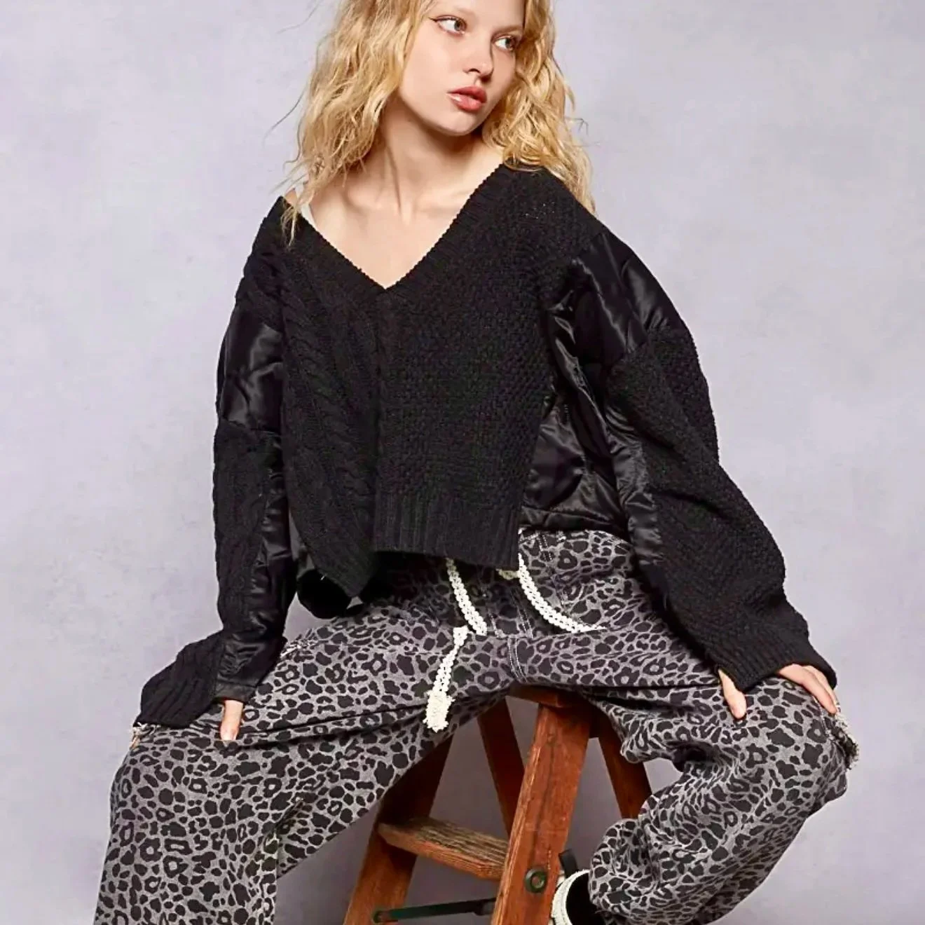 POL - V-Neck Long Sleeve Twist Knit Contrast Pullover