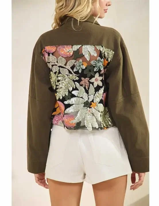 • Solid Jacket • Front Pockets • Printed Back and Pocket Contrast  Model is 5'8 and wearing a size small.
