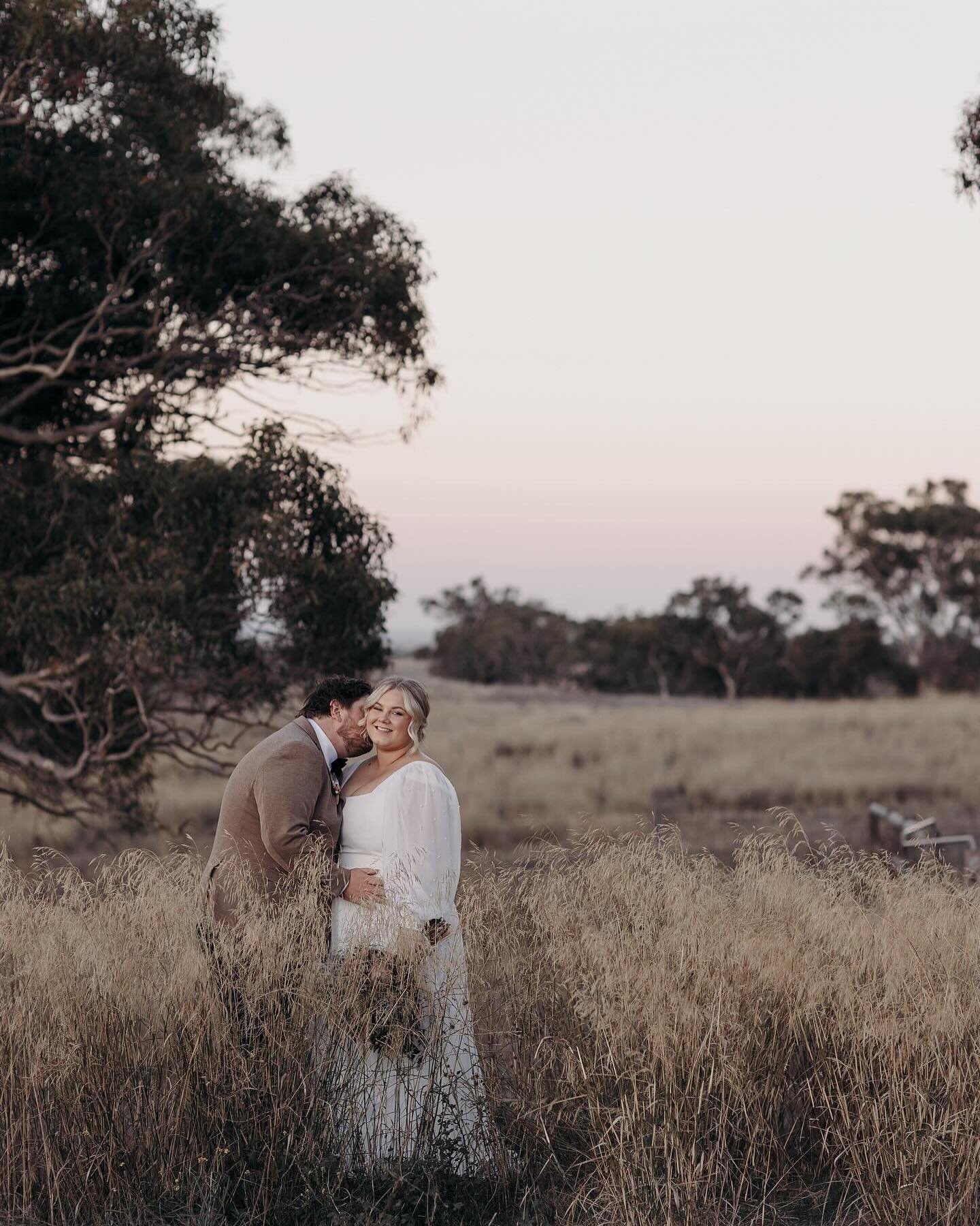 This gorgeous couple scored the most perfect autumn day 🍂😍🤍
 

📸 

#adelaideweddings #fleurieupeninsula #2024weddings 
#fleurieupeninsulaweddings #countryweddings #barnwedding #southaustraliaweddings #bridesofadelaide #quincebrook