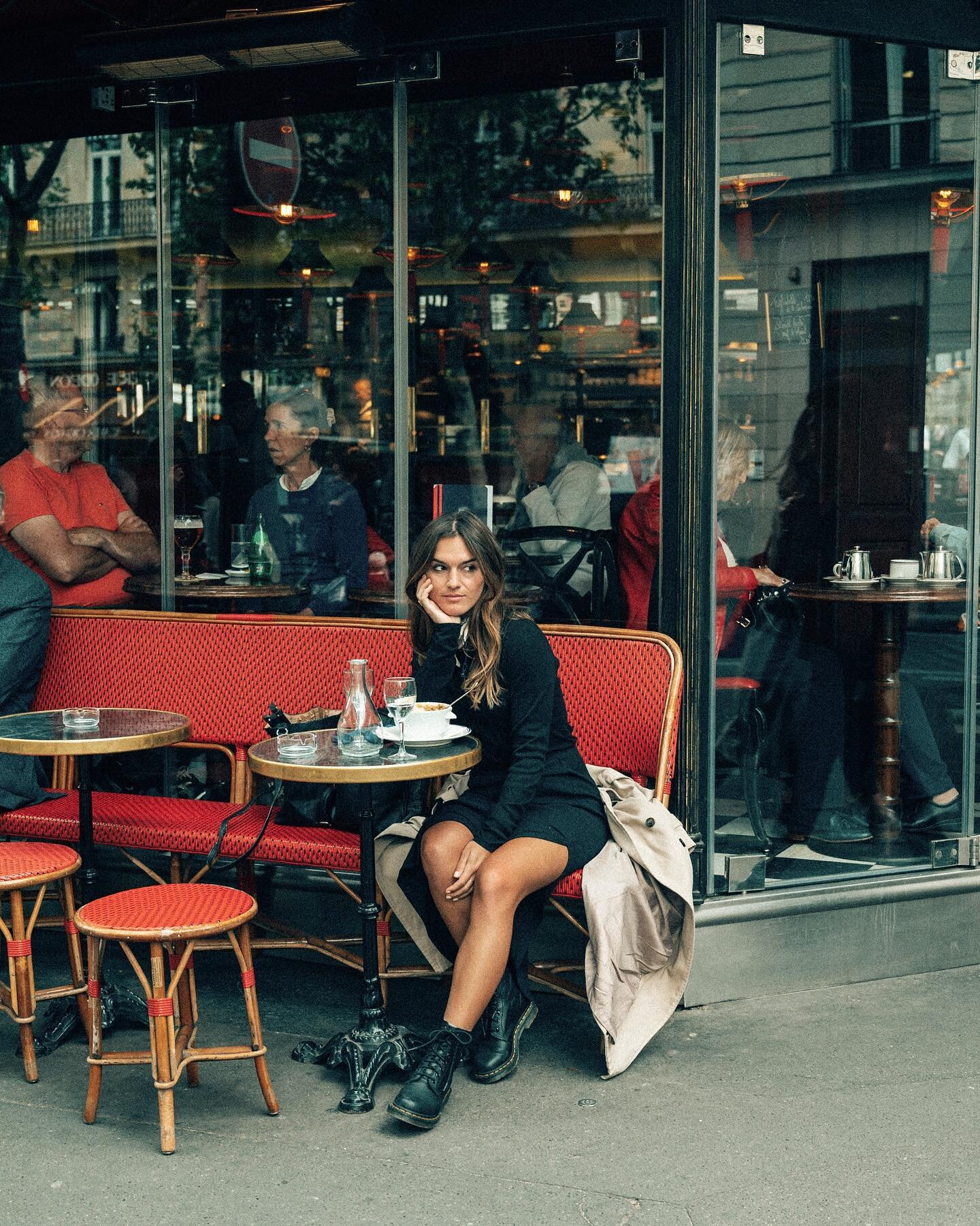 POV: Waiting for your afternoon espresso after walking 20 kilometers around Paris in your new Doc Martens that *everyone* advised you not to try breaking in while on holiday. 👌🏼😅☕️ 

📷: @samkat