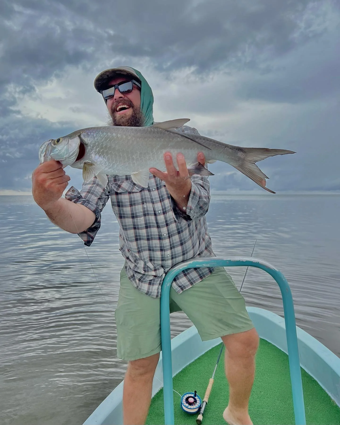 Ben&rsquo;s first rodeo with juvenile tarpon 🤠 

#xcalakonthefly #xcalakotf #tarpon #tarponfishing #poonfishin #tarpononthefly #saddleup #sabaloenfly