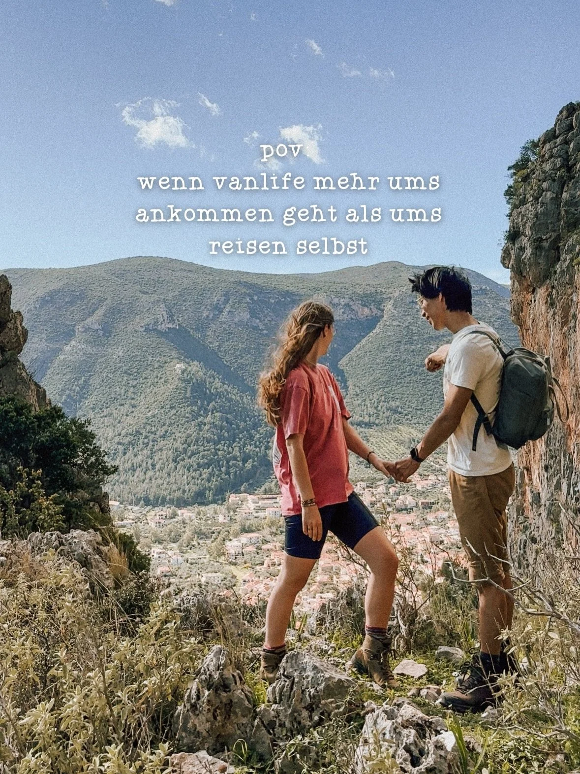 leonidio gef&auml;llt uns direkt so gut, dass wir entschieden haben, eine weile zu bleiben 🤍 reisen heisst f&uuml;r uns, an orten anzukommen, die zu uns passen. die sich f&uuml;r uns einfach und erholsam anf&uuml;hlen und an denen wir sch&ouml;ne er