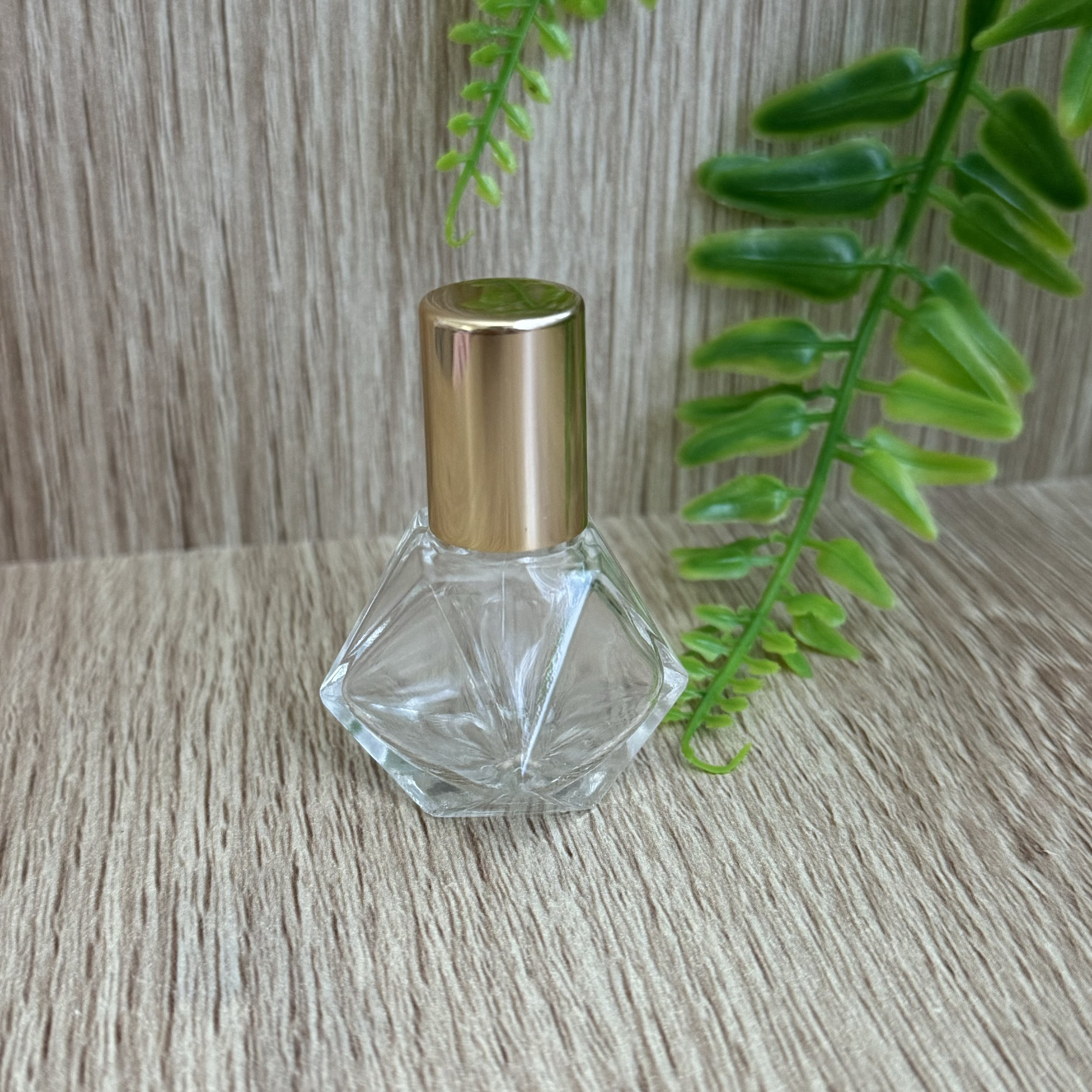 Glass Roller Bottle With Gold Lid 8ml