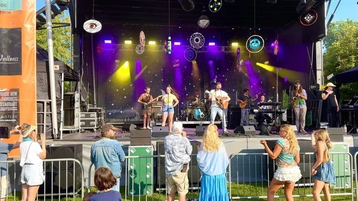 It was so good to see @waterstreetofficial again, this time performing at our local annual 2-days music festival at @maplewoodstock yesterday. They sounded better than ever and I loved the added sax player! The singers, Julia and Dave, also perform a