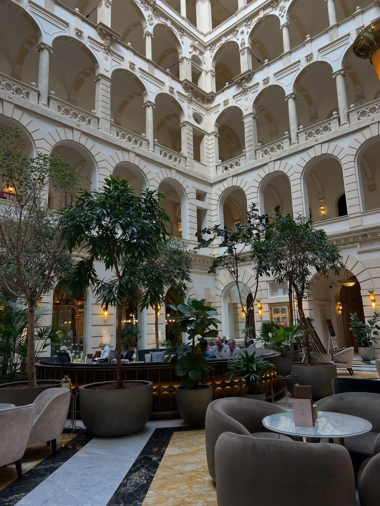 Travel Experts Summit 2026 to Budapest, Vienna, Salzburg, Melk and Vilshofen! Seven days sailing the Danube with @amawaterways. The river was stunning, but the people made this trip! 

We kicked things off in Budapest and I truly wasn&rsquo;t prepare