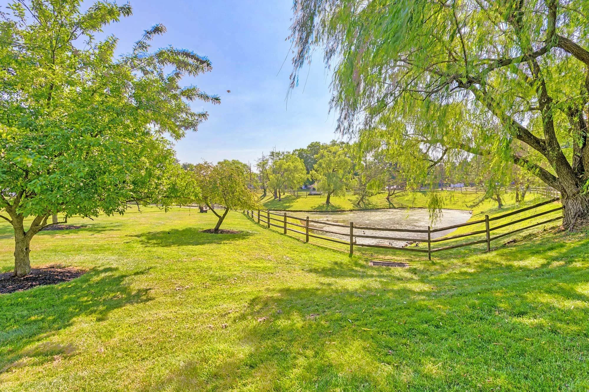 Photo Gallery Yardley Apartments — Polo Run