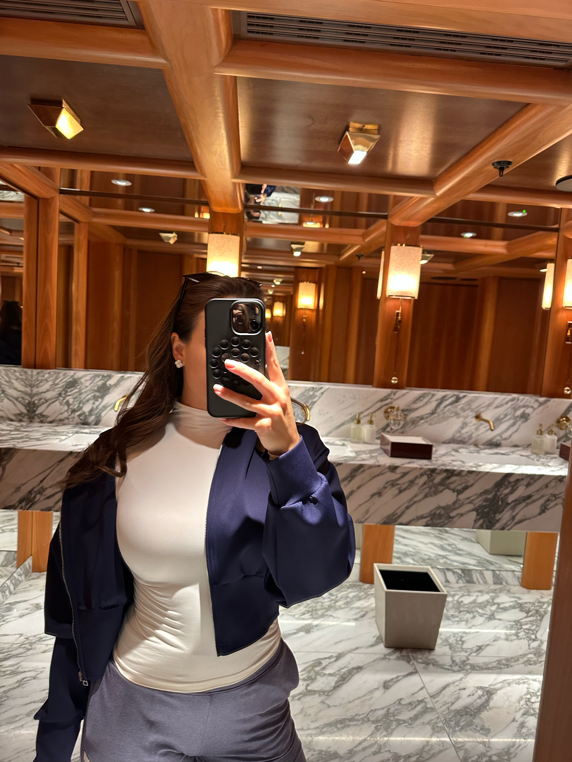 Arabella Blair, London’s most requested GFE Companion, taking a mirror selfie at the newly opened The Chancery Rosewood in Mayfair.