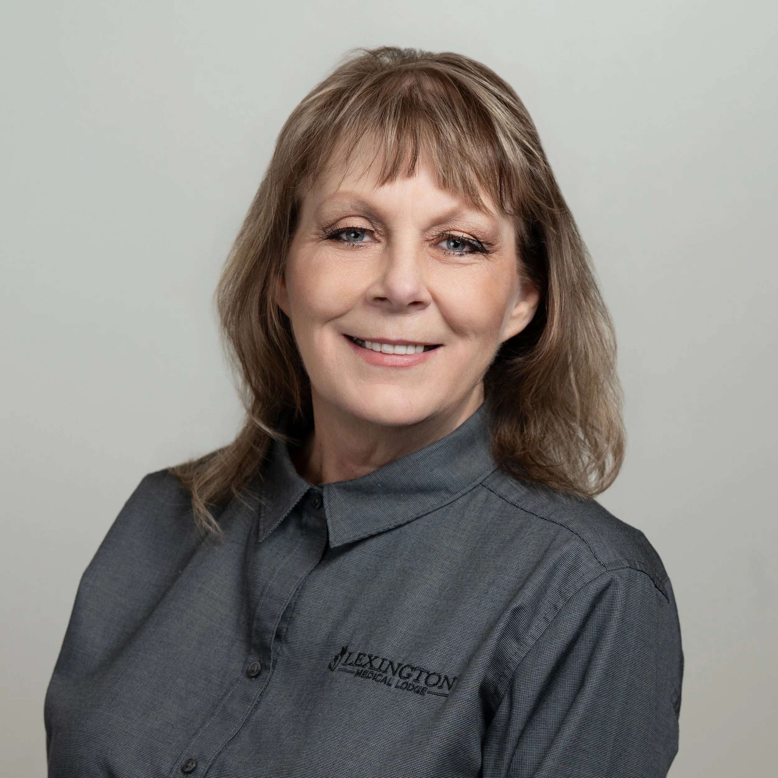 Lori DeVeaux Headshot