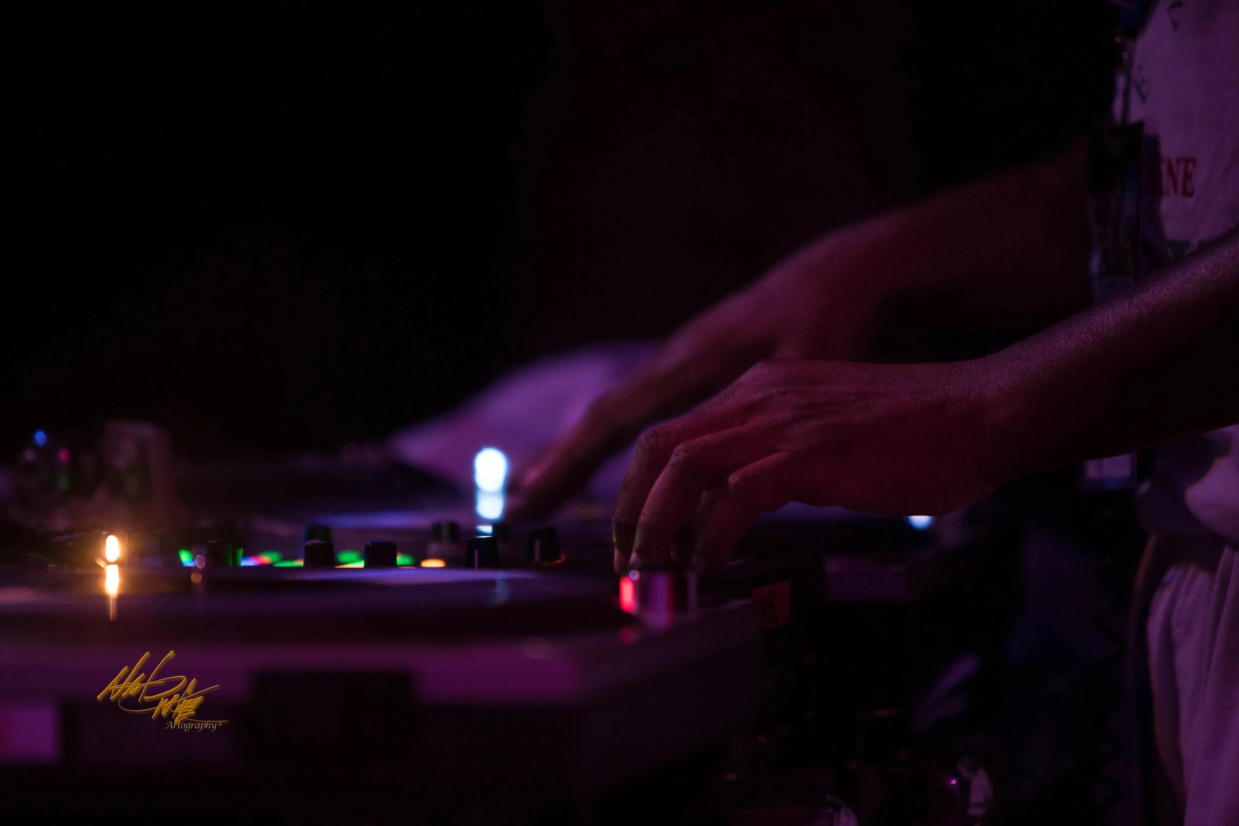 Jane Eugene & LOOSE ENDS captured by Nat Carter for Nat Carter Artography. Copyright © Nat Carter Nat Carter Artography 2022 All Rights Reserved.