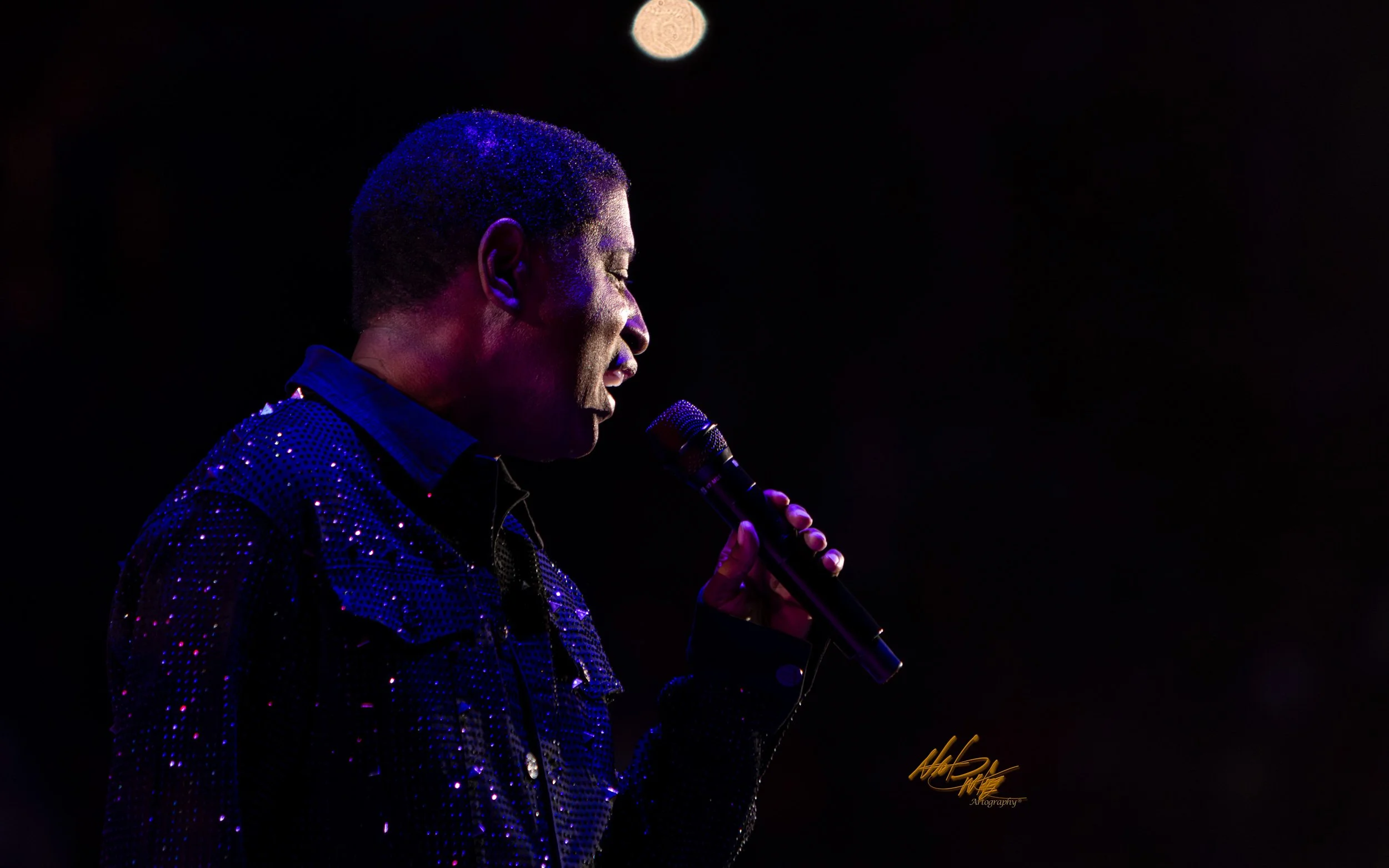 Concert photography featuring Babyface captured by Nat Carter.