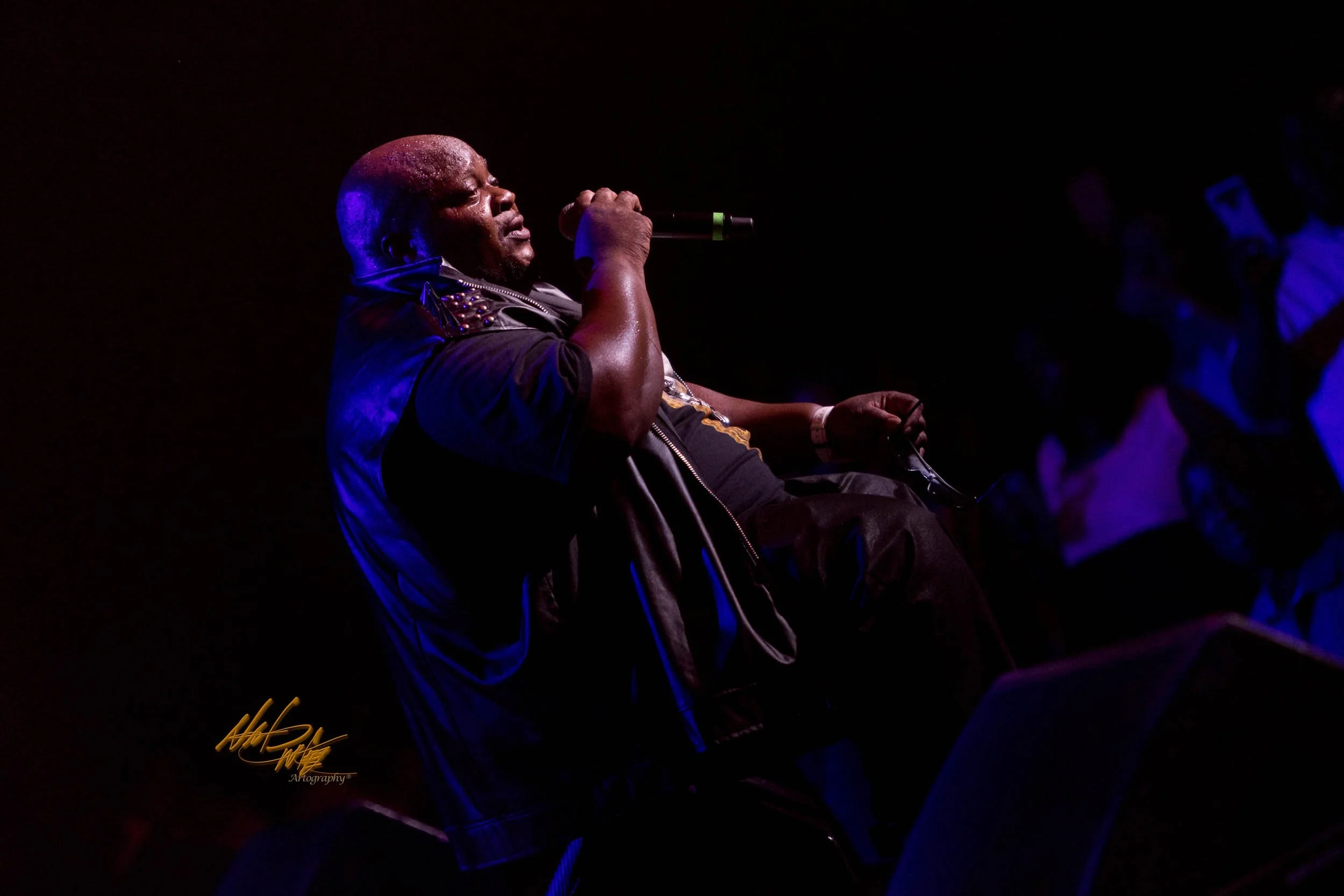 Concert photography featuring DRU HILL captured by Nat Carter for Nat Carter Artography. Copyright © Nat Carter Nat Carter Artography 2022 All Rights Reserved.