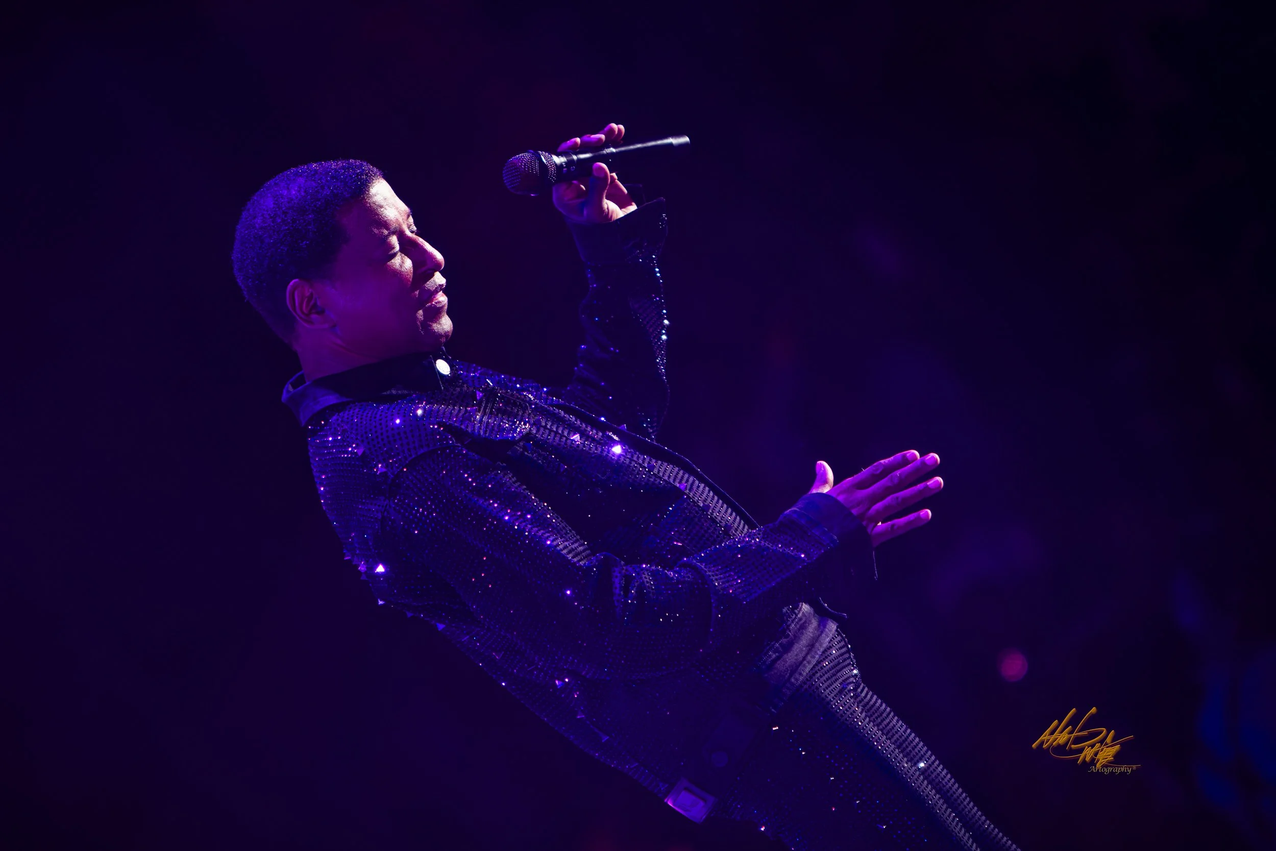 Concert photography featuring Babyface captured by Nat Carter.