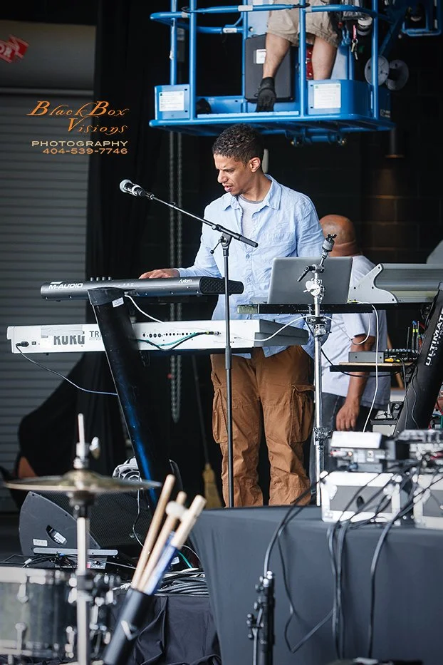 Concert photography featuring MINT CONDITION captured by Nat Carter for Nat Carter Artography. Copyright © Nat Carter, Nat Carter Artography 2022 All Rights Reserved.