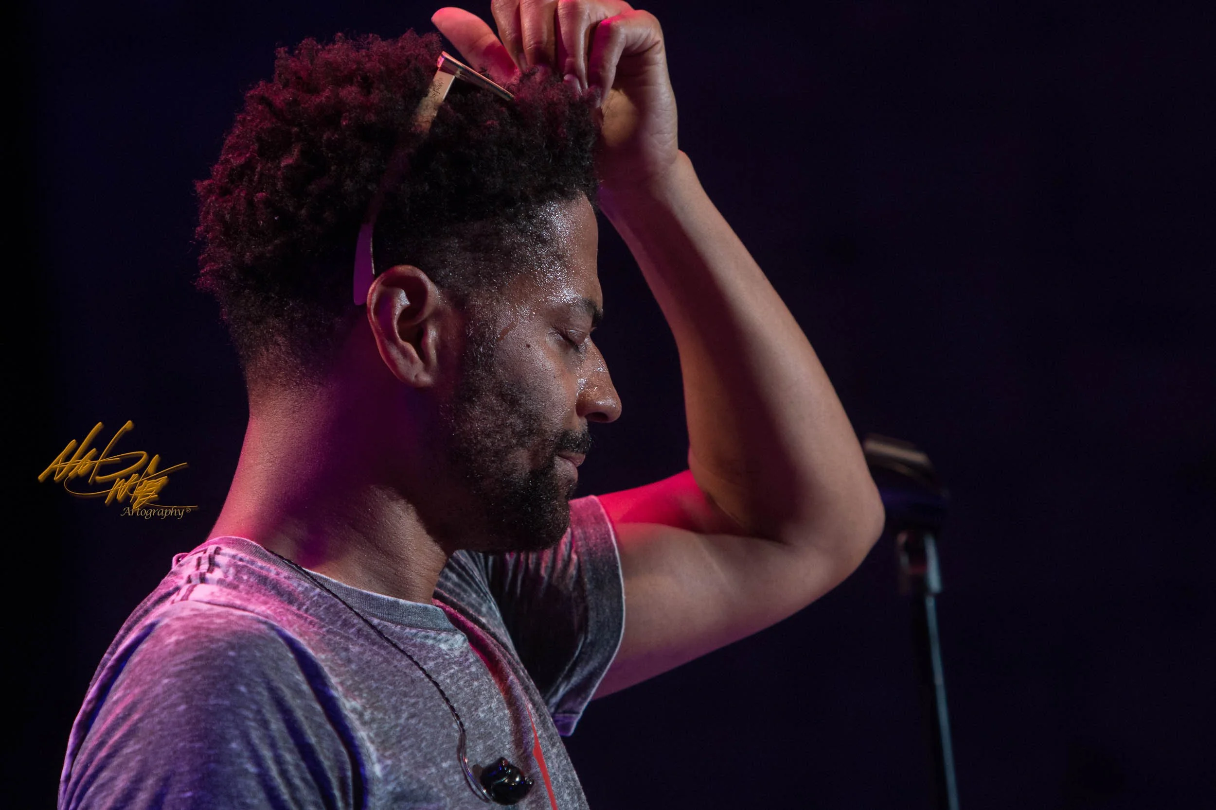 Concert photography featuring ERIC BENET captured by Nat Carter for Nat Carter Artography. Copyright © Nat Carter, Nat Carter Artography 2022 All Rights Reserved.