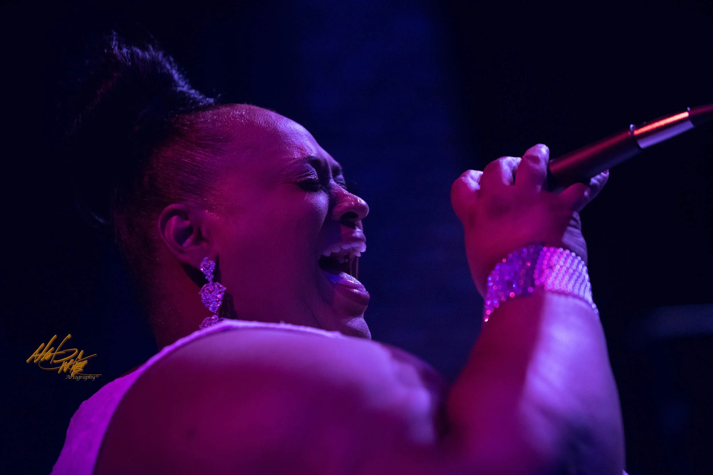 Jane Eugene & LOOSE ENDS captured by Nat Carter for Nat Carter Artography. Copyright © Nat Carter Nat Carter Artography 2022 All Rights Reserved.