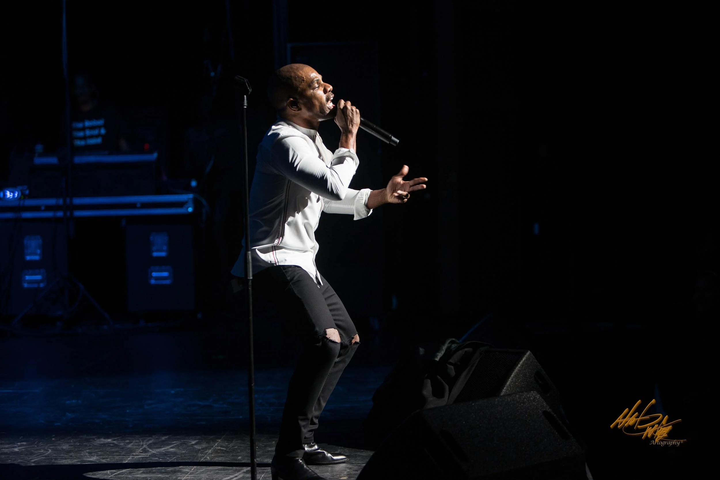 Concert photography featuring KIRK FRANKLIN captured by Nat Carter for Nat Carter Artography. Copyright © Nat Carter, Nat Carter Artography 2022 All Rights Reserved.