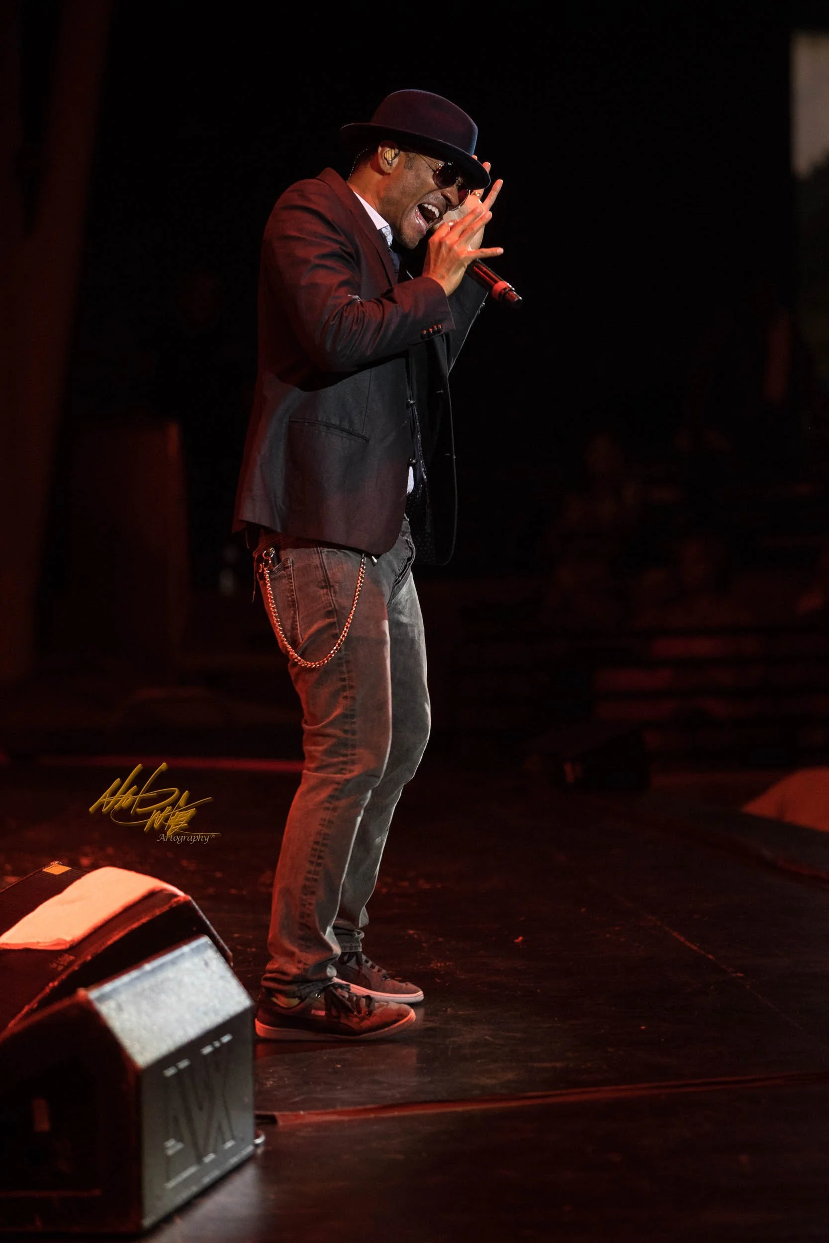 Concert photography featuring ERIC BENET captured by Nat Carter for Nat Carter Artography. Copyright © Nat Carter, Nat Carter Artography 2022 All Rights Reserved.
