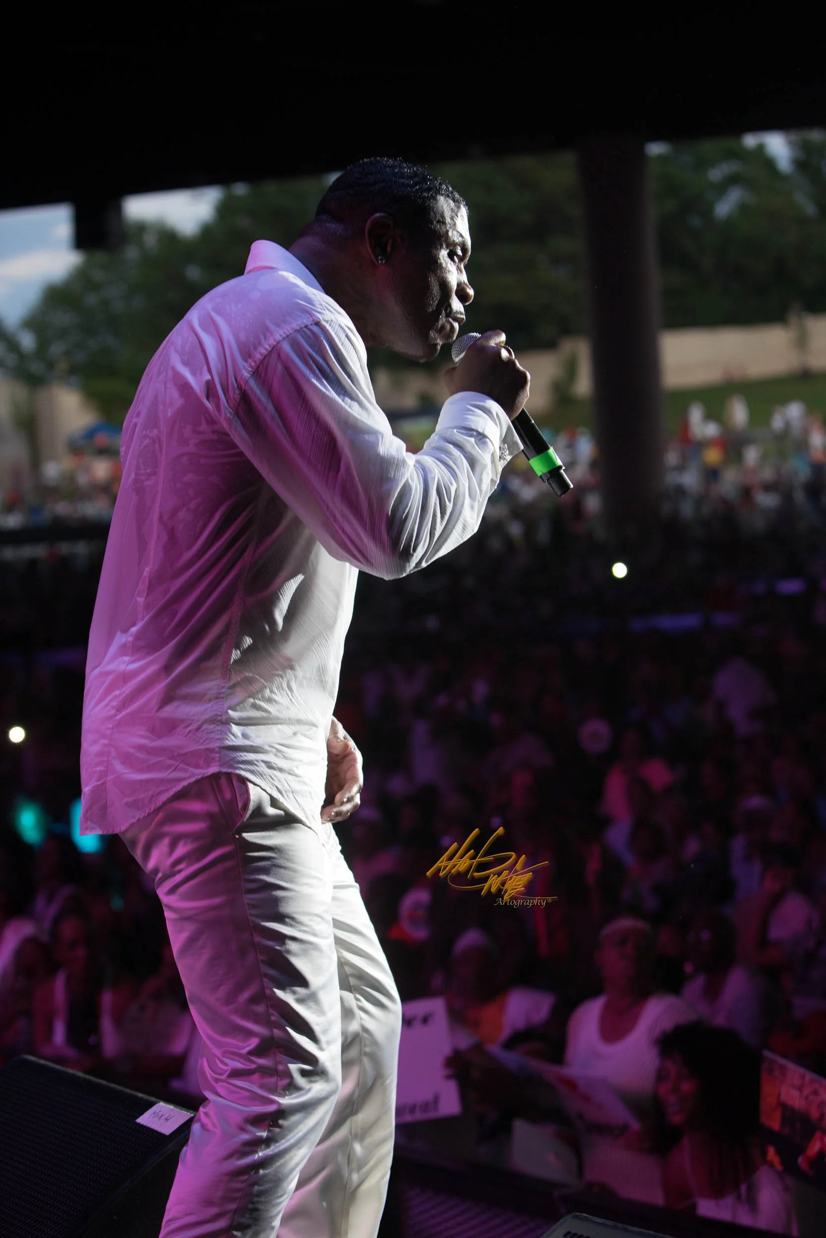Concert photography featuring KEITH SWEAT captured by Nat Carter for Nat Carter Artography. Copyright © Nat Carter, Nat Carter Artography 2022 All Rights Reserved.