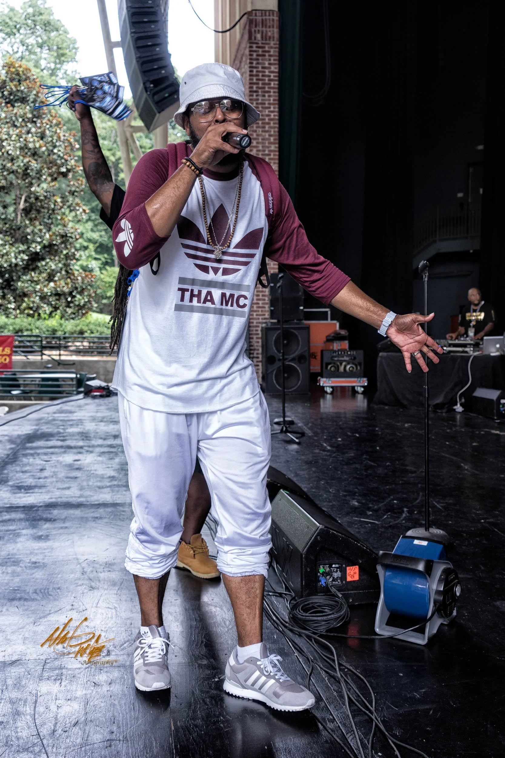 Jane Eugene & LOOSE ENDS captured by Nat Carter for Nat Carter Artography. Copyright © Nat Carter Nat Carter Artography 2022 All Rights Reserved.